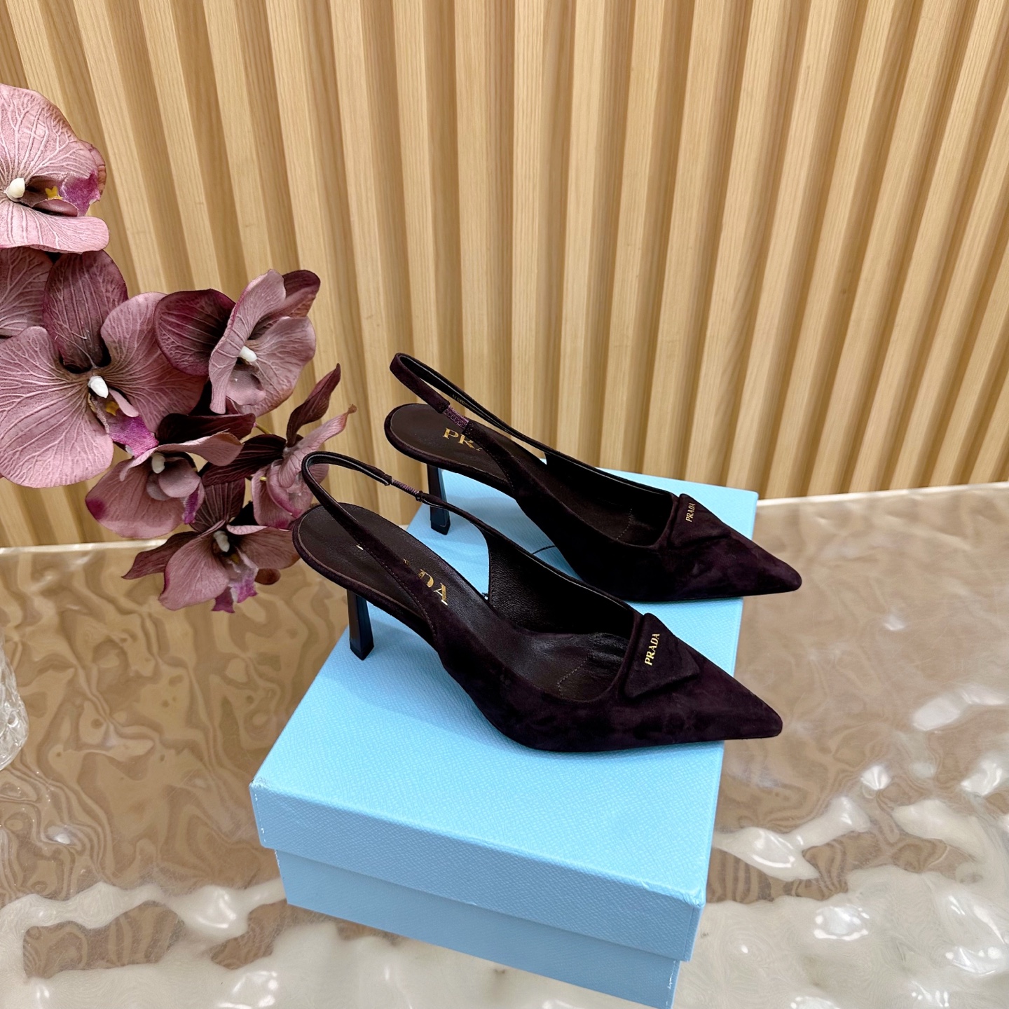Prada Slingback Pumps - Elegante Puntige Neus Hakken in Bordeau Suede