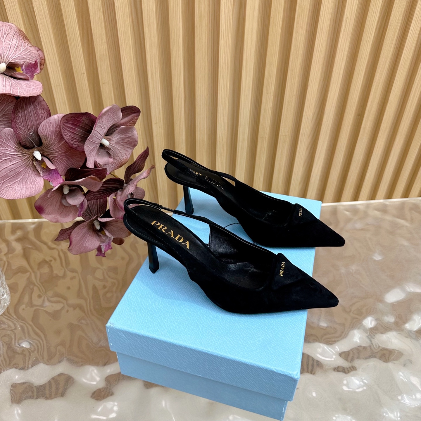 NO:464235,The top version of the new summer flavor of 2025 Spring 2025 PRADA is available for sale ————————————————————————————————————————————————————————————————————————————————————————————————————————————————————————————————————————————————————————————————————————————————————————————————————————————————————————————————————————————————————————————————————————————————————————————————————————————————————————————————————————————————————————————————————————————————————————————————————————————————————————————————————————————————————————————————————————————————————————————————————19860909顶级版本2025春新款夏天的味道PRADA最高版本发售 —————————————— 区别市场普货优雅知性可爱复古于一身 极简线条感 随便搭都很时髦 原楦开发 正确版型小尖头设计 小巧可爱 具有标志性的三角标 细节到位 全色系定染皮料 垫脚丝印logo清晰可见 材质: 羊京/羊皮内里 跟高8.5cm 独家定制真皮大底 码数35-39（40.41.42订不退换）,高跟鞋凉鞋,prada,sandals,high heels,sheepskin,sheep,Leather soles,Women's Shoes