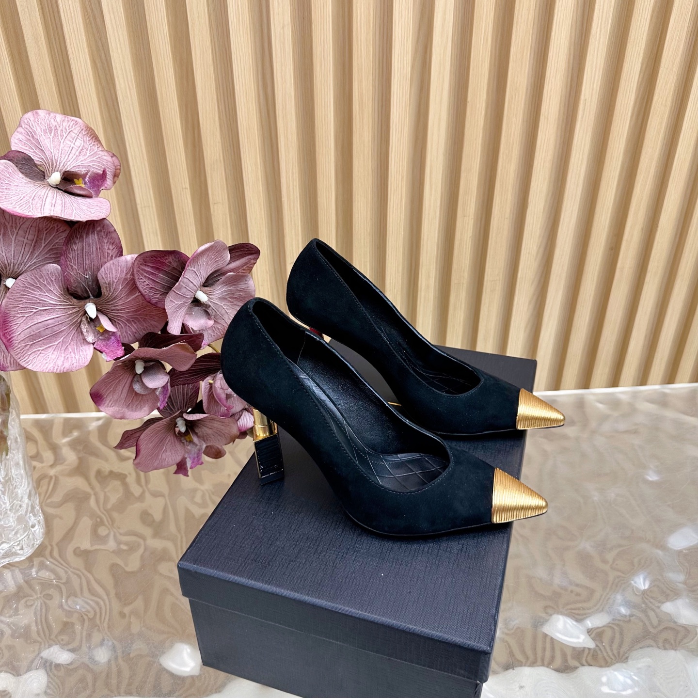 NO:464219,* Balmain's latest spring and summer catwalk features Lipstick iron toe, rear high heel sandals/single shoes ———————————————————————————————————————————————————————————————————————————————————————————————————————————————————————————————————————————————————————————————————————————————————————————————————————————————————————————————————————————————————————————————————————————————————————————————————————————————————————————————————————————————————————————————————————————————————————————————————————————————————————————————————————————————————————————————————————————————————————————— 36--42 (35.40.41.42 custom-made, no return or exchange), high heels, single shoes, balmain, sandals, boots, high heels, cowhide, sheep, Leather soles19860909* 巴尔曼春夏最新款走秀款 特色 唇膏铁头 后空高跟凉鞋/单鞋 ——————————————— 品牌巴尔曼由法国时装设计师（皮埃尔.巴尔曼）先生创立于1945年的老牌定制时装屋,与、并列成为二战之后的定制时装三巨头[阴险][阴险]此款采用纯手工精工打造别具一格的时尚元素 巴尔曼 愈发別致出众 赶紧来一双巴尔曼小美鞋率性的 无敌气场无敌好看[呲牙][呲牙][呲牙]这短靴真是气势十足 好看的不行[呲牙][呲牙][呲牙]  原厂开发,无原版不做货   材质进口羊京 内里牛皮 跟高10 大底: 意大利进口真皮大底 码数: 36--42（35.40.41.42定制不退换）,高跟鞋单鞋,balmain,sandals,boots,high heels,cowhide,sheep,Leather soles,Women's Shoes