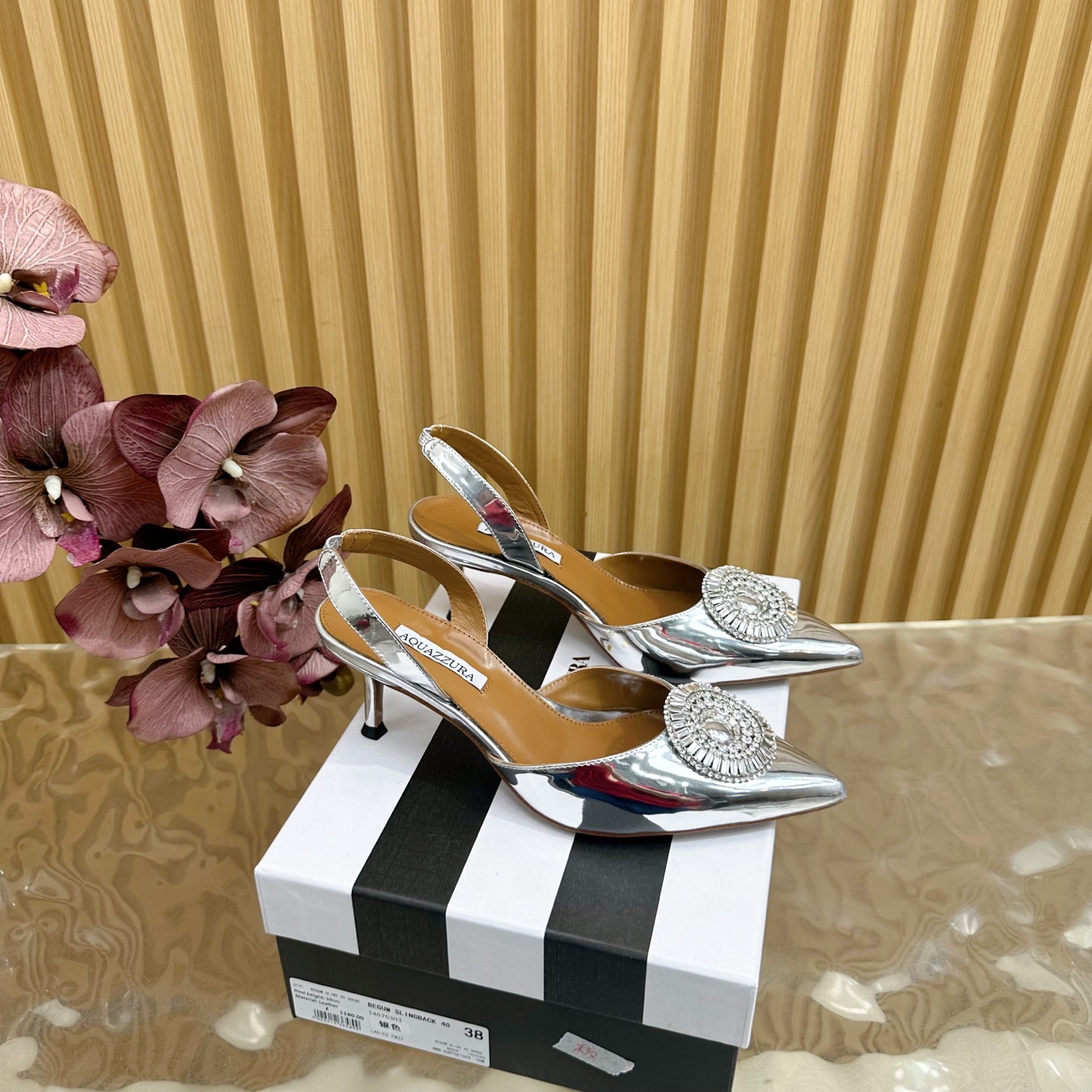 NO:466719,【Aquazzura】2025 new top version of Pineapple Women's Fantasy High Heel Sandals Original 1-to-1 mold opening heel High heels Shining shiny ———————————————— Imported sheepskin with original mold opening heels, simple and generous. Make the shoes more feminine. Designs suitable for party are suitable for various skirts, dresses and evening dresses, nightclubs, Swarovski rhinestones. It shows noble temperament in any occasion and can be matched at will. It is a must-have for all seasons __________________________________________________________________________________________________________________________________________________________________________________________________________________________________________________________________________________________________________________________________________________________________  35–42 (40, 41, 42 custom made without return), high heels sandals, swarovski, sandals, high heels, skirts, sheepskin, real silk, Leather soles19860909【Aquazzura】2025 新款顶级版本菠萝女士幻彩 高跟凉鞋原版1比1开模鞋跟 高跟闪耀光芒 —————————————— 进口羊皮搭配原版开模鞋跟,简单大方 .使鞋子更有女人味,适合派对的设计适用各种套裙,于连衣裙晚礼服,夜场各种款式,9.5cm跟高搭配施华洛世奇水钻.任何场合都显高贵气质,可以随意搭配,四季必备 _____________________________ * 全套包装. * 鞋面 真丝/漆皮 * 衬里 羊皮 * 鞋底 意大利真皮大底 * 跟高 默认6.5cm（10.5cm、8.5cm定制） * 码数 35–42（40、41、42订做不退换）,高跟鞋凉鞋,swarovski,sandals,high heels,skirts,sheepskin,real silk,Leather soles,Women's Shoes