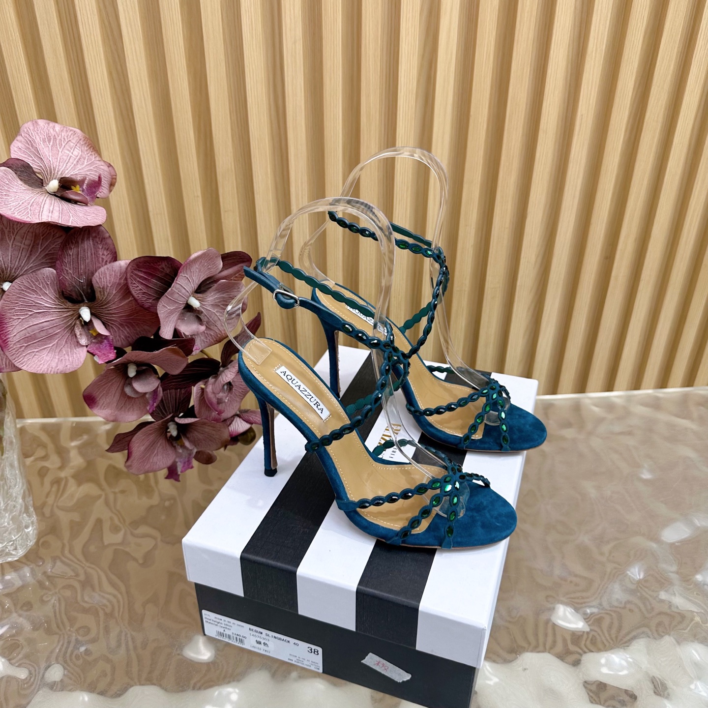 NO:466734,【Aquazzura】2025 new top version of Pineapple Women's Fantasy High Heel Sandals Original 1-to-1 mold opening heel High heels Shining shiny ———————————————— Imported sheepskin with original mold opening heels, simple and generous. Make the shoes more feminine. Designs suitable for party are suitable for various skirts, dresses and evening dresses, nightclubs, Swarovski rhinestones. It shows noble temperament in any occasion and can be matched at will. It is a must-have for all seasons __________________________________________________________________________________________________________________________________________________________________________________________________________________________________________________________________________________________________________________________________________________________________  36–42 (40, 41, 42 custom made without return), high heels sandals, swarovski, sandals, high heels, skirts, cowhide, sheepskin, Leather soles19860909【Aquazzura】2025 新款顶级版本菠萝女士幻彩 高跟凉鞋原版1比1开模鞋跟 高跟闪耀光芒 —————————————— 进口羊皮搭配原版开模鞋跟,简单大方 .使鞋子更有女人味,适合派对的设计适用各种套裙,于连衣裙晚礼服,夜场各种款式,9.5cm跟高搭配施华洛世奇水钻.任何场合都显高贵气质,可以随意搭配,四季必备 _____________________________ * 全套包装. * 鞋面 牛皮 * 衬里 羊皮 * 鞋底 意大利真皮大底 * 跟高 10cm * 码数 36–42（40、41、42订做不退换）,高跟鞋凉鞋,swarovski,sandals,high heels,skirts,cowhide,sheepskin,Leather soles,Women's Shoes