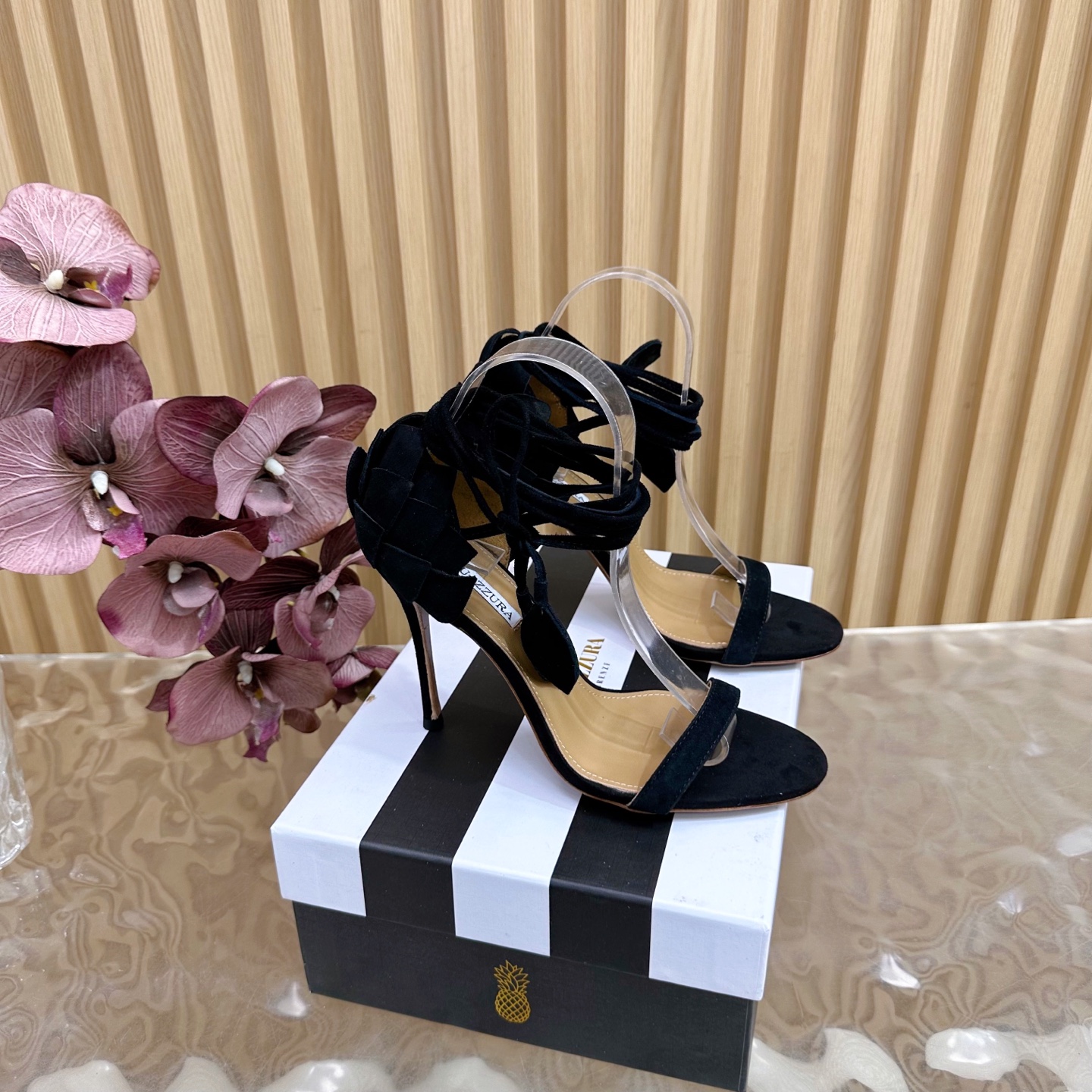 NO:466746,【Aquazzura】2025 new top version of Pineapple Women's Fantasy High Heel Sandals Original 1-to-1 mold opening heel High heels Shining shiny ——————————————— Imported sheepskin with original mold opening heels, simple and generous. Make the shoes more feminine, and the design suitable for party is suitable for various skirts, dresses and evening dresses, nightclubs, Swarovski rhinestones. It shows noble temperament in any occasion, and can be matched at will. It is a must-have for all seasons _________________________________________________________________________________________________________________________________________________________________________________________________________________________________________________________________________________________________________________________________________________________________  36–43 (40, 41, 42, 43 custom made without return), high heels sandals, swarovski, sandals, high heels, skirts, sheepskin, sheep, Leather soles19860909【Aquazzura】2025 新款顶级版本菠萝女士幻彩 高跟凉鞋原版1比1开模鞋跟 高跟闪耀光芒 —————————————— 进口羊皮搭配原版开模鞋跟,简单大方 .使鞋子更有女人味,适合派对的设计适用各种套裙,于连衣裙晚礼服,夜场各种款式,9.5cm跟高搭配施华洛世奇水钻.任何场合都显高贵气质,可以随意搭配,四季必备 _____________________________ * 全套包装. * 鞋面 羊京 * 衬里 羊皮 * 鞋底 意大利真皮大底 * 跟高 10cm * 码数 36–43（40、41、42、43订做不退换）,高跟鞋凉鞋,swarovski,sandals,high heels,skirts,sheepskin,sheep,Leather soles,Women's Shoes