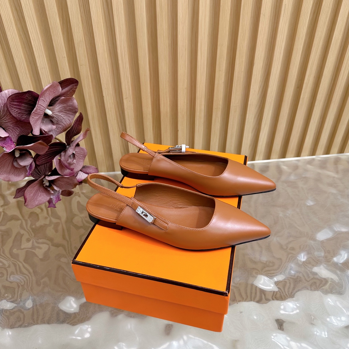 NO:476534,2025 new model Hermès/Hermès classic Kelly buckle with hollow back pointy cat heel sandals ——————————————————————————————————————————————————————————————————————————————————————————————————————————————————————————————————————————————————————————————————————————————————————————————————————————————————————————————————————————————————————————————————————————————————————————————————————————————————————————————————————————————————————————————————————————————————————————————————————————————————————————————————————————————————————————————————————————————————————————  size35-39 (customized on 40/41/42), sandals, hermes, hermes, sandals, cowhide, sheepskin198609092025新款 Hermès/爱马仕经典Kelly扣后空 尖头猫跟凉鞋 ————————————顶级版本 法式慵懒与奢华格调完美融合 成为了众多时髦精的出街新宠. Kelly扣无疑是这双凉鞋的灵魂所在. 它从经典的Kelly包汲取灵感 经过精心打磨,金属质感闪耀着迷人光泽 精湛工艺和独特设计理念展现得淋漓尽致 举手投足间尽显优雅与奢华. 后空的设计是这双凉鞋的点睛之笔 面料采用原版定制小牛皮 内里垫脚均为混种羊皮 意大利进口A级牛皮大底 size35-39（40/41/42定制）,凉鞋,hermes,hermes,sandals,cowhide,sheepskin,Women's Shoes