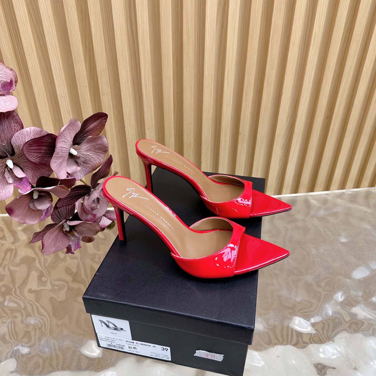Giuseppe Zanotti Sandales à Talons Hauts avec Nœud, Rouge Verni, Élégance et Glamour