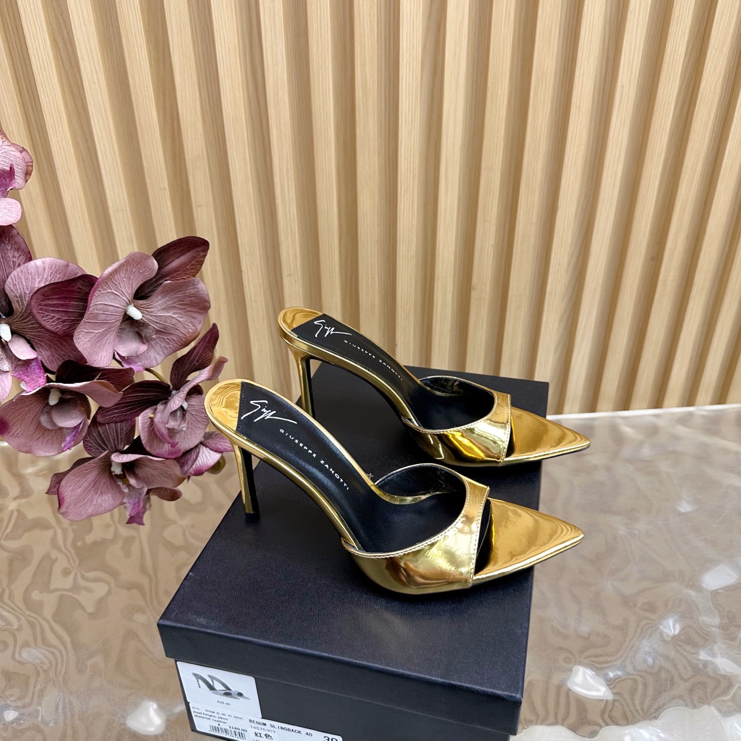 حذاء Giuseppe Zanotti ذهبي لامع بكعب عالي للنساء