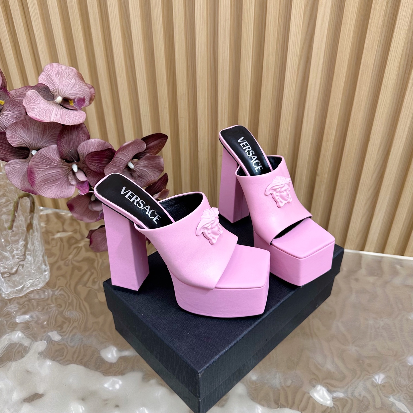 Versace Runway Platform Heels - Spring/Summer 2025 Collection 4 i1757496065407 50 0 2