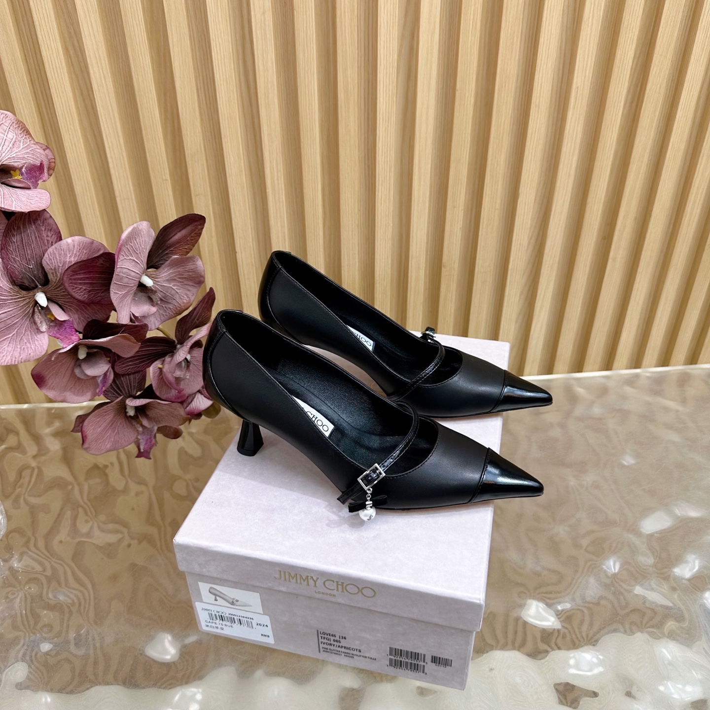 NO:489223,2025 new Jimmy Choo new pointed pearl pendant high heels ——————————————————————————————————————————————————————————————————————————————————————————————————————————————————————————————————————————————————————————————————————————————————————————————————————————————————————————————————————————————————————————————————————————————————————————————————————————————————————————————————————————————————————————————————————————————————————————————————————————————————————————————————————————————————————————————————————————————————————————————————————————198609092025新款Jimmy Choo 新品尖头珍珠吊坠高跟鞋 —————————————— 以简约之姿勾勒出恰到好处的性感 如同精致的笔触 为你的双足添上一抹迷人的风情. 珍珠吊坠在光线下折射出五彩斑斓的光芒 恰似夜空中闪烁的繁星. 每一颗都经过精挑细选 大小均匀 排列紧密 彰显着无与伦比的奢华质感 每一步都踏出令人瞩目的璀璨. 面料:采用原版定制皮料 内里:垫脚均为混种羊皮 意大利进口真皮大底 size35-39（40/41定制）,高跟鞋单鞋,jimmy choo,high heels,sheepskin,Leather soles,Women's Shoes