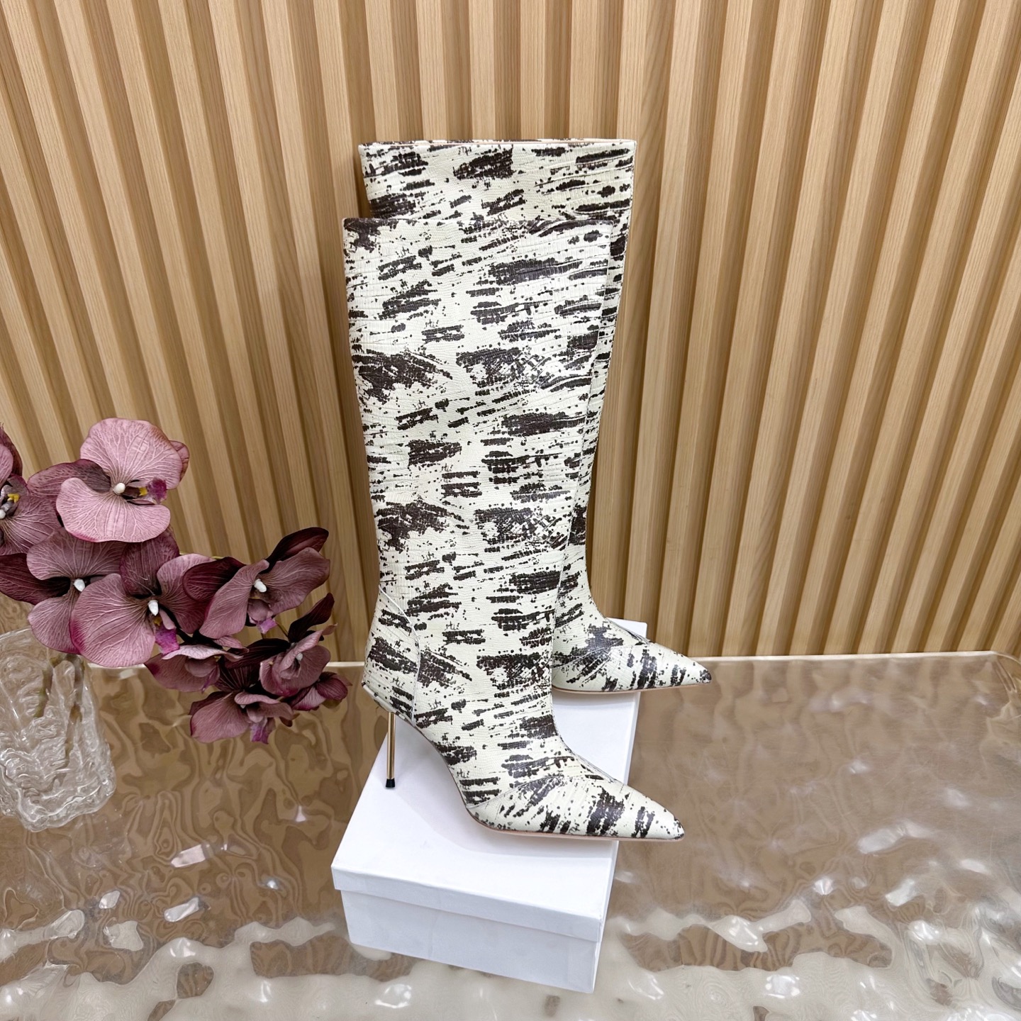 NO:512529,2025 autumn and winter new ABING WANG high heel snake pattern high boots and sandals color This short boot is very high-end design, mainly selected from the leather material, the round hole design feels extremely charming —————————————————————————————————————————————————————————————————————————————————————————————————————————————————————————————————————————————————————————————————————————————————————————————————————————————————————————————————————————————————————————————————————————————————————————————————————————————————————————————————————————————————————————————————————————————————————————————————————————————————————————————————————————————————————————————————————————198609092025 秋冬新款ABING WANG 高跟蛇纹 高靴凉靴色系 这款短靴非常高级设计,主要是皮料选得高级 圆孔设计倍感魅力极致 —————————————（单色） 任何风格都可以轻松驾驭 推出了这款散发着迷人魅力的单品.美丽刑具,它以摔纹牛皮面料制作于设有深鞋口的尖头鞋身端庄典雅 鞋面蛇纹牛皮 大底真皮底 内里羊皮 跟高10cm 码数35-42（40、41、42定做),靴子,boots,cowhide,sheepskin,Women's Shoes