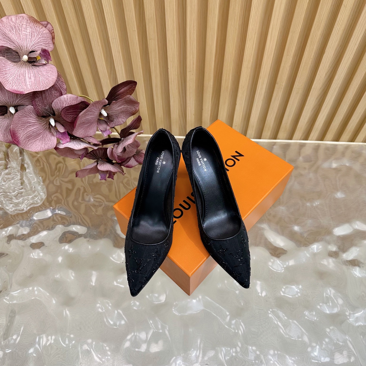 NO:535118,LV Louis Vuitton 25 2025 Early Spring New Product Top Version Counter Features Latest Denim Hard Label Slippers Hard Products New ———————————————————————————————————————————————————————————————————————————————————————————————————————————————————————————————————————————————————————————————————————————————————————————————————————————————————————————————————————————————————————————————————————————————————————————————————————————————————————————————————————————————————————————————————————————————————————————————————————————————————————————————————————————————————————————————————————————————————19860909LV 路易威登 25 2025 早春新品 顶级版本专柜主打最新款 牛仔布硬标拖鞋 硬货上新 ————————————— 鞋面原版网纱烫钻 内里进口山羊皮里 大底真皮大底 鞋码: 35-41（40、41、定制不退换）,高跟鞋单鞋,louis vuitton,louis vuitton,high heels,slippers,sheepskin,Leather soles,Women's Shoes