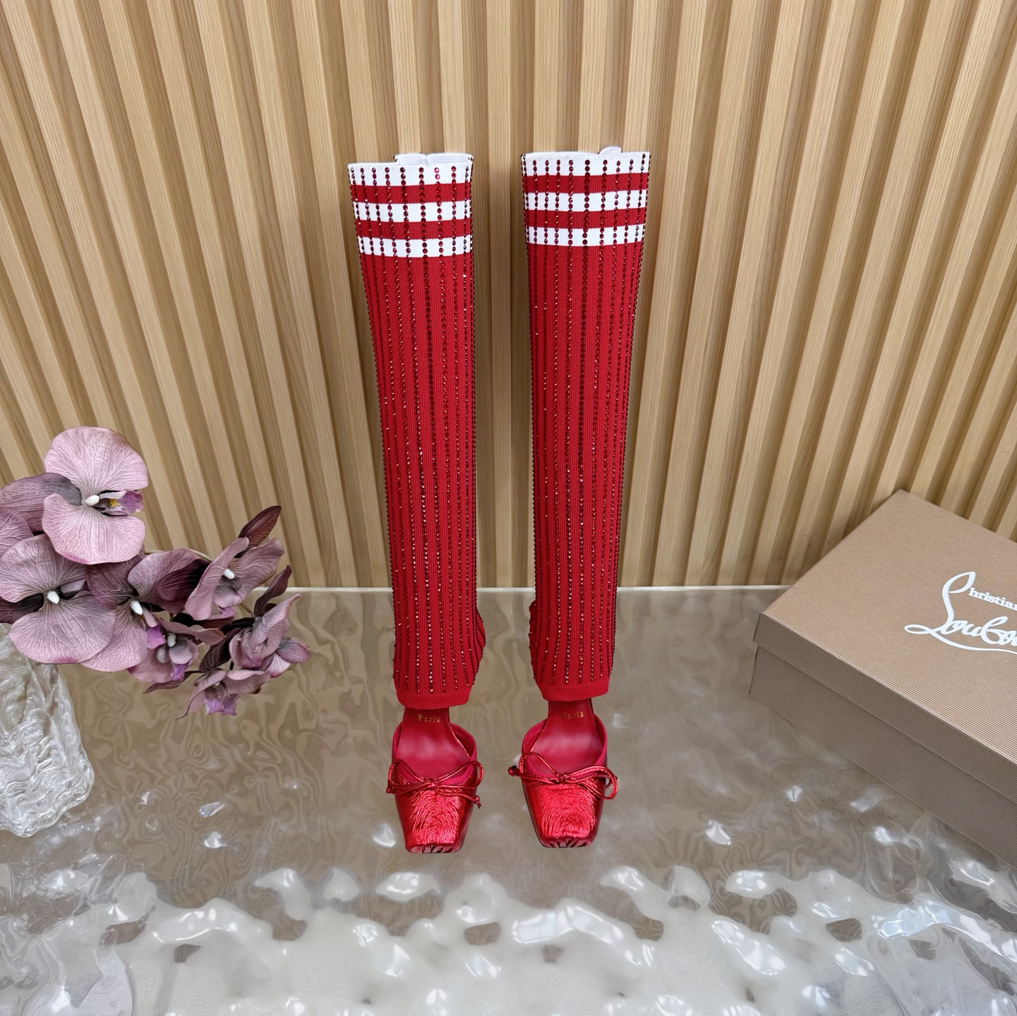 NO:626793,Exclusive mold opening of the top version of Christian Louboutin | 2026s original heavy-duty CL brand new show high heels ~ Fashion catwalk water table red sole hot diamond socks high heel sandal boots —————————— New red sole metal heel fiery rose high heels There is nothing to say, it is a whole beautiful crazy #fatal temptation Upper: beautiful new style, blooming roses on the toes, from petals sewn into flowers, to crystal inlays, all hand-sewn  The upper foot is exquisite and attractive. The material is metallic sheepskin (elastic hot diamond socks). The inner stretch fabric is the original imported top-grade genuine leather outsole. Size35–42 (35.40.41.42). Customized and non-returnable. Heel height 10cm, boots, christian louboutin, sandals, boots, high heels, sheepskin, Leather soles19860909独家开模 顶级版Christian Louboutin | 2026s原版做货重工CL全新秀款高跟鞋～ 时装走秀水台红底烫钻袜筒高跟凉鞋靴 ———————————— 新款红底金属跟火红玫瑰高跟鞋 没什么好说的就是一整个美疯#致命的诱惑 鞋面:绝美的新款,盛放足尖上的玫瑰,从花瓣缝制为花朵,在到水晶的镶嵌均全部纯手工缝制 上脚精致逼人 材质金属羊皮（弹力烫钻袜筒） 内里弹力布料 大底原版进口顶级真皮大底 Size35–42（35.40.41.42）订做不退换 跟高10cm,靴子,christian louboutin,sandals,boots,high heels,sheepskin,Leather soles,Women's Shoes