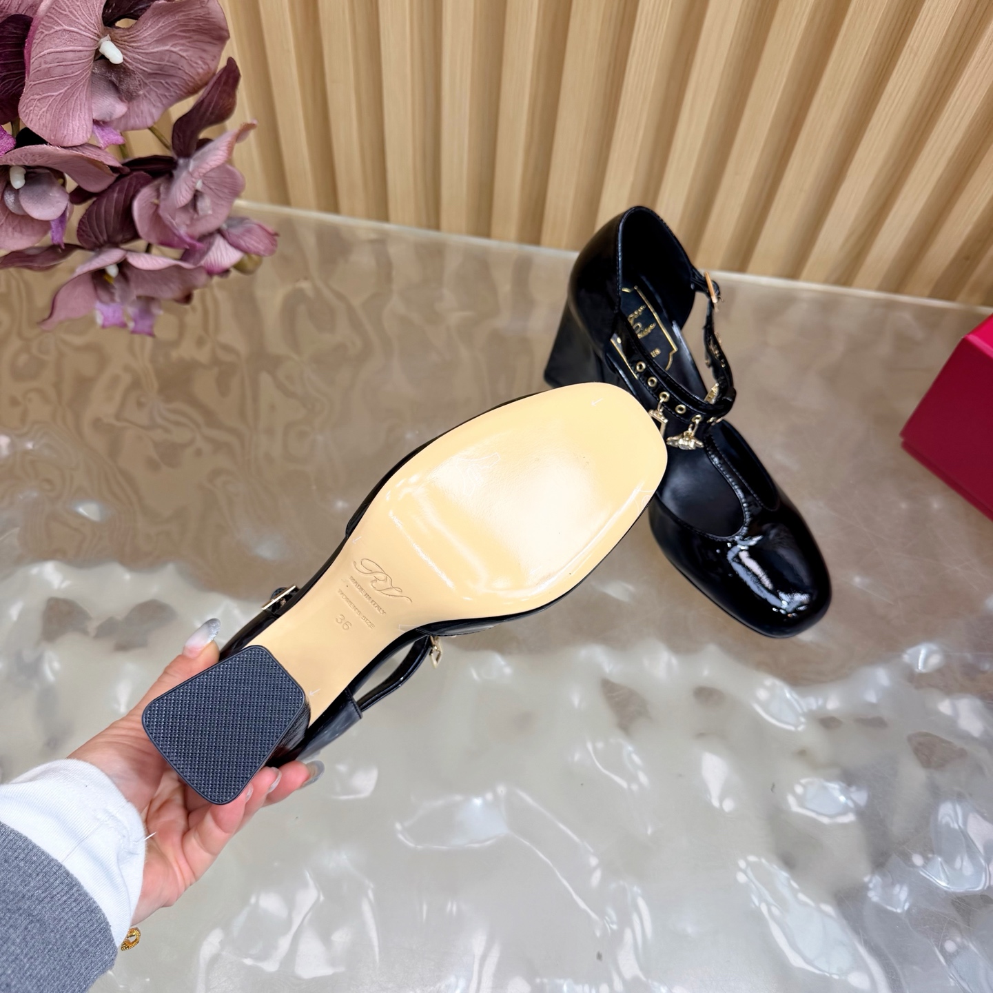 罗杰·维维亚 Roger Vivier 经典高奢皮鞋鞋履 #cF6Q 9