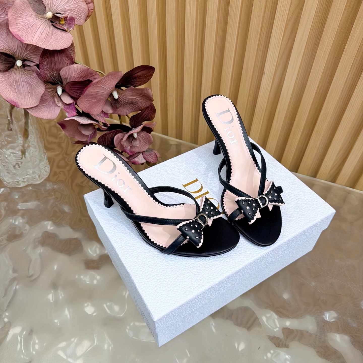 DIOR2025/ 春夏新品中古风 少女心爆棚 这款完全长在女生喜欢的点上 半拖高跟鞋 3