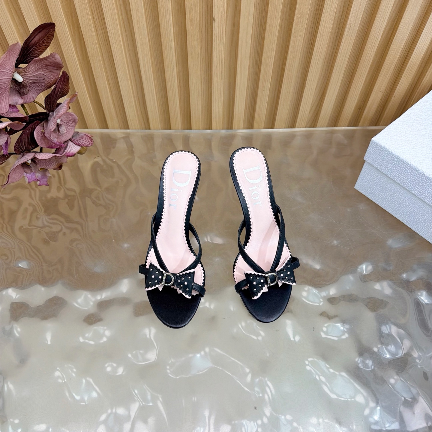 DIOR2025/ 春夏新品中古风 少女心爆棚 这款完全长在女生喜欢的点上 半拖高跟鞋 5