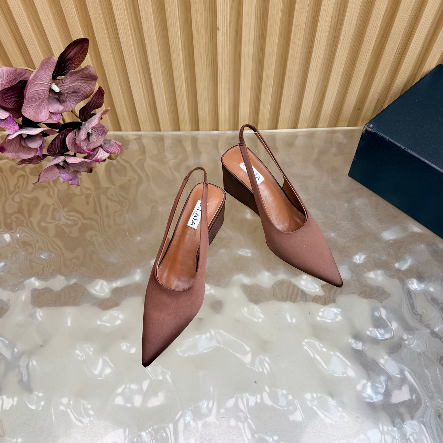 Alaïa Haute Couture Classic Luxury Leather Shoe Ref 6