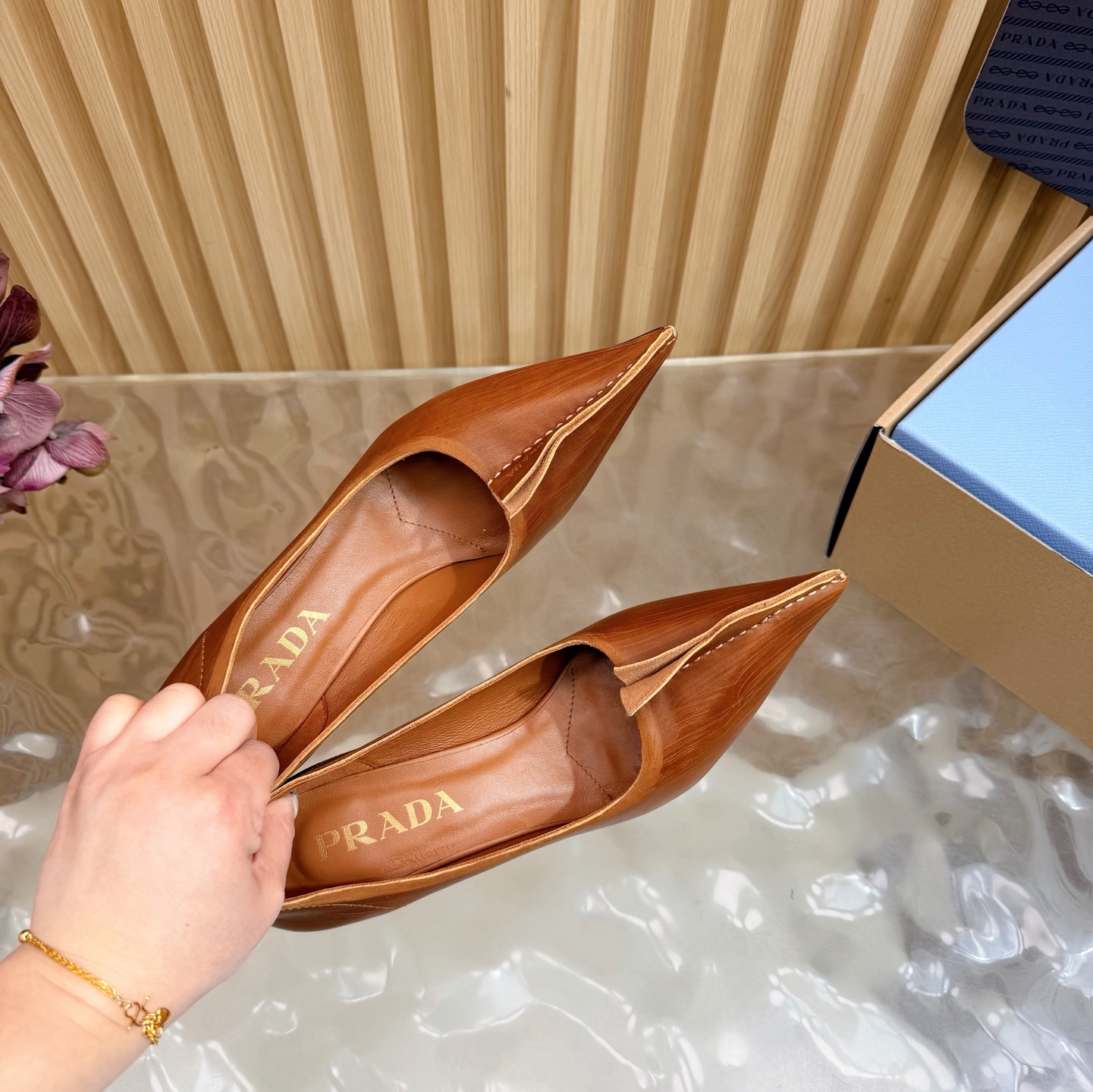 Prada Classic Luxury Leather Shoe Loafer Ref 7