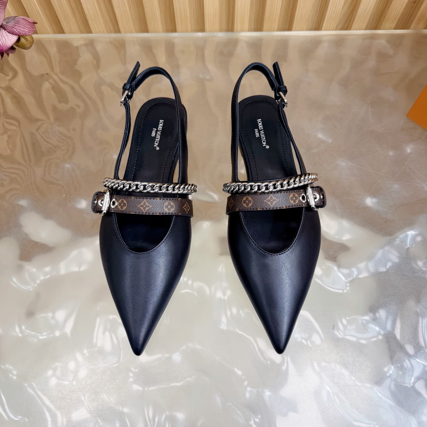 Louis Vuitton Classic Luxury Leather Shoe Loafer Ref 5