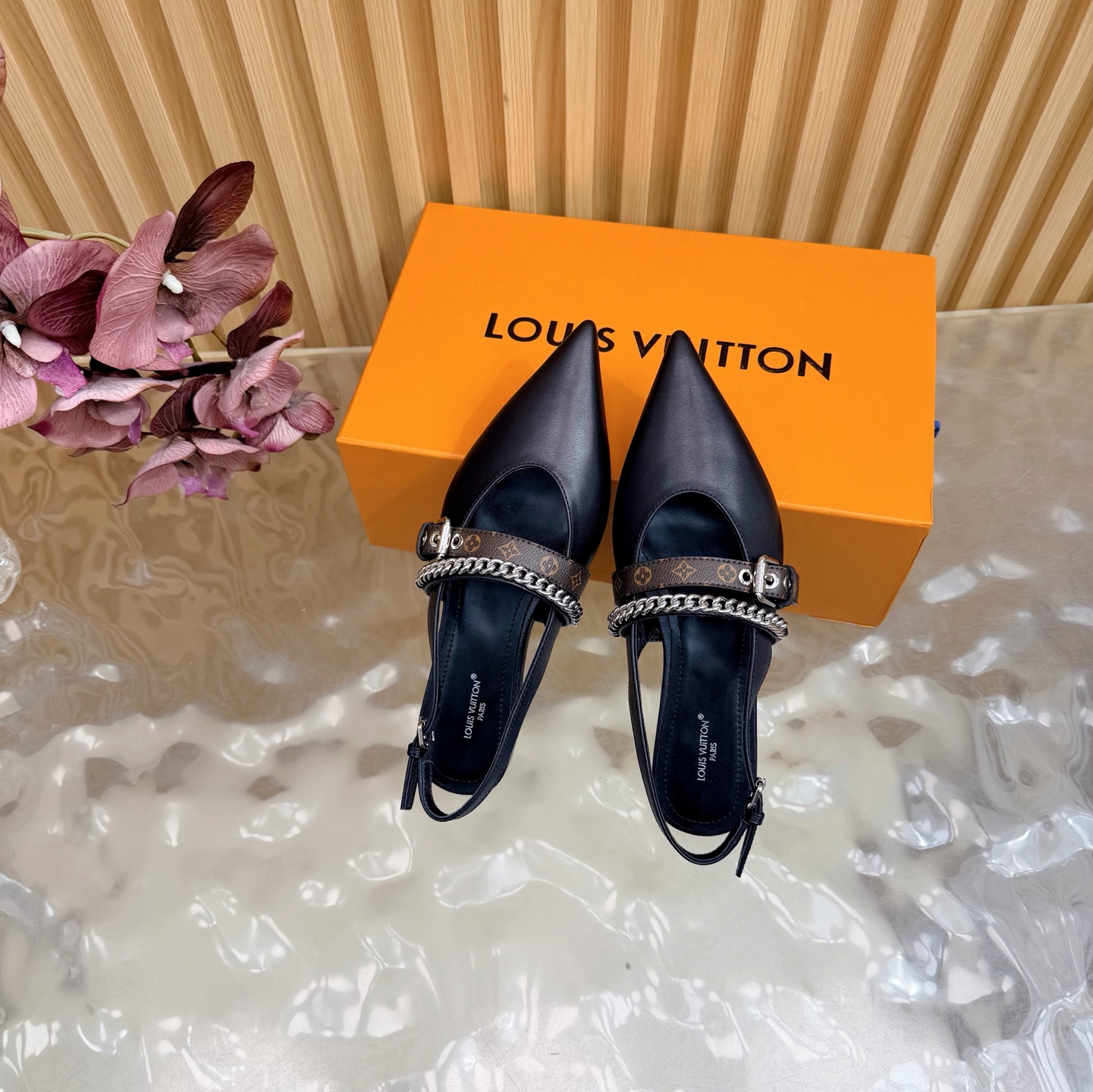Louis Vuitton Classic Luxury Leather Shoe Loafer Ref 3