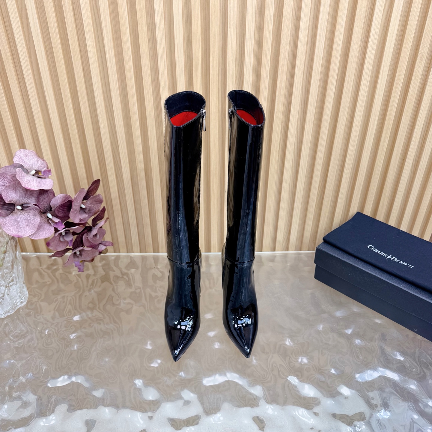 NO:693380,Boots If I must be burdened by high heels, then I want Cesare Paciotti. 'The sharp knife that penetrates the heart.' Cesare Paciotti dagger high heels. Out-of-print high-heeled shoes with heavy investment in mold making and plate matching. The whole series of products will be released one after another. If I must be burdened by high heels, I hope it is Cesare Paciotti. Upper cowhide/Yangjing, lining cowhide, foot pad cowhide, heel height 12cm, front platform 2cm.  Size 35-43 (ordered at 40.41.42.43), boots, high heels, cowhide, sheep19860909靴子 如果一定要受高跟鞋的累 那我就要Cesare Paciotti “插入心脏的利刃” Cesare Paciotti 匕首高跟鞋 绝版重金开模,对版工艺 全系列产品陆续发售 如果一定要受高跟鞋的罪  我希望是Cesare Paciotti 鞋面牛皮/羊京 内里牛皮 垫脚牛皮 跟高12cm 前水台2cm 码数35-43（40.41.42.43订）,靴子,boots,high heels,cowhide,sheep,Women's Shoes