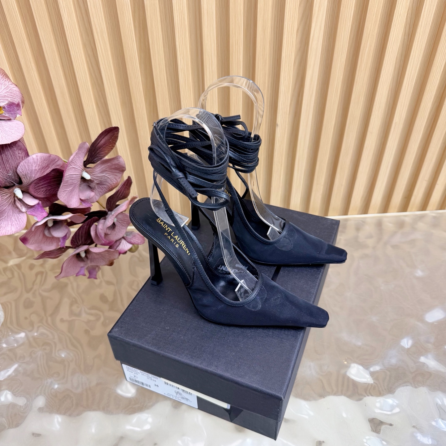 NO:786892,Saint Lauren* ss new YSL Logo small square-toe sandals and Ysl catwalk style high heels. Match them with various small skirts. You don’t have to choose the shape of your feet at all. Ysl Logo heels are particularly beautiful!  Under the illumination of the light, the illusion of color appears. It is so beautiful that the whiteness of the upper toes makes people look head-high!  Unleash the infinite elegance and charm and explore more high-heeled shoes!  Fabric raw material network Sheepskin lining Outsole Genuine leather outsole Heel height 11cm Size 35-40 (404142 customized), high heels sandals, saint laurent, saint laurent, saint laurent, sandals, high heels, skirts, sheepskin, Leather soles19860909圣罗兰Saint Lauren* ss新YSL Logo小方头凉鞋 Ysl走秀款高跟鞋 各种小裙子搭配起来 完全不挑脚型哦 Ysl Logo跟特别好看！在光线的照耀下呈现幻彩 真的美的过分 上脚显白的让人上头！释放无限优雅魅力 探索更多臻选高跟鞋！ 面料原材料网 内里羊皮 大底真皮大底 跟高11cm 码数35-40（404142定制）,高跟鞋凉鞋,saint laurent,saint laurent,saint laurent,sandals,high heels,skirts,sheepskin,Leather soles,Women's Shoes