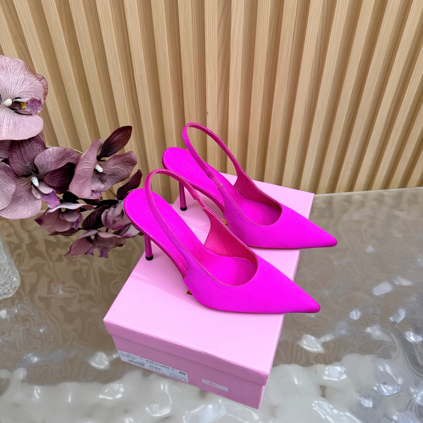 NO:724534,[Customized model] Paris Texas Muller High Heels 26ss Spring and Summer New Style High Heel Sandals Suitable for Summer —————————— The sexy line design is unconventional and the upper foot effect shows a noble temperament. It is equipped with a structured heel decorated with a metal logo and a shallow upper. Many celebrity fashion bloggers are planting grass. Only Paris Texas knows the woman's heart best and does not accept refutation. It is a super invincible feminine artifact. Heel Height: 10cm Fabric: Silk  Lining/foot pads: Imported sheepskin Outsole: Genuine leather outsole imported from Italy Size: 35-41 (40, 41 customized, non-returnable), high-heeled sandals, sandals, high heels, sheepskin, real silk, Leather soles19860909【定制款】 Paris Texas穆勒高跟26ss 春夏新款 适合夏天穿搭的高跟 凉鞋 ——————————— 性感线条设计不落俗套 上脚效果显气质高贵,配以饰有 金属标志的结构化鞋跟及浅口鞋面. 超多明星时尚博主种草 唯有Paris texas最懂女人心不接受反驳超级无敌女人味神器. 跟高: 10cm 面料: 真丝 内里/垫脚: 进口羊皮 大底: 意大利进口真皮大底 Size: 35-41（40、41定做不退换）,高跟鞋凉鞋,sandals,high heels,sheepskin,real silk,Leather soles,Women's Shoes