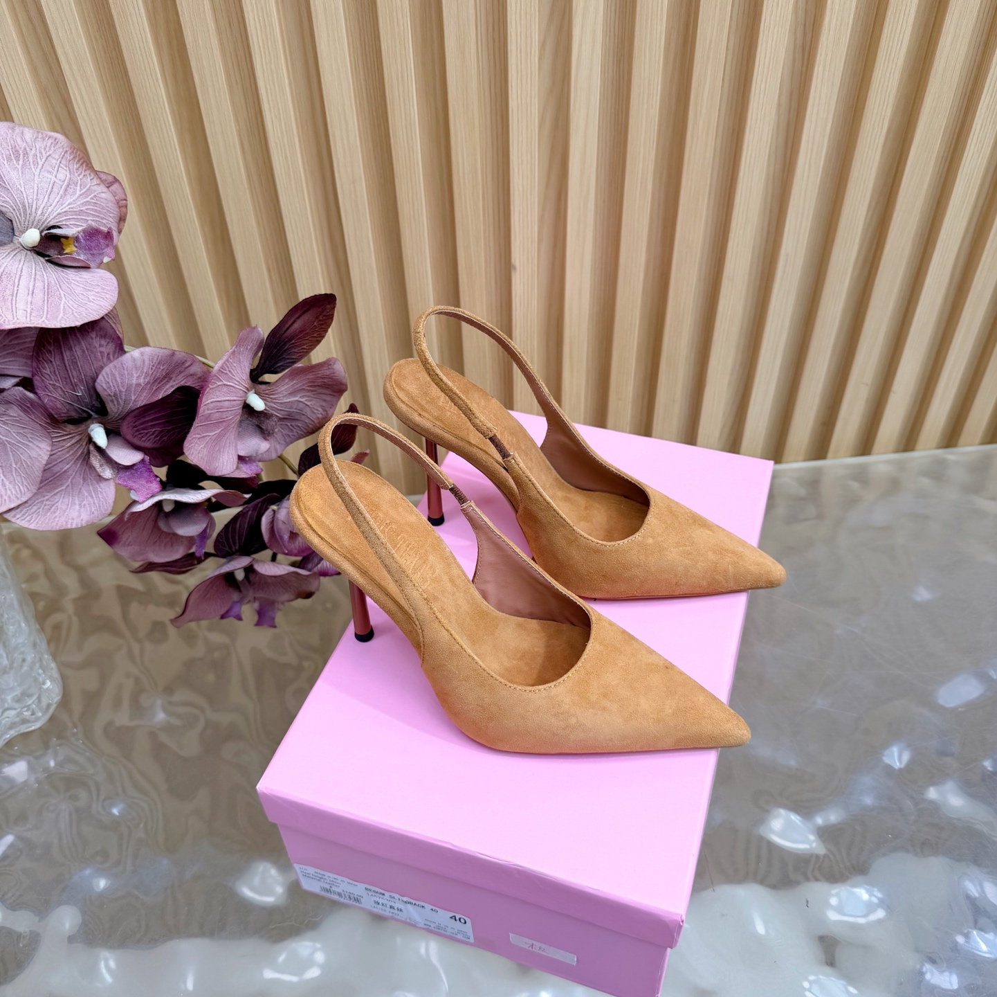 NO:724540,[Customized model] Paris Texas Muller High Heels 26ss Spring and Summer New High Heel Sandals Suitable for Summer —————————— The sexy line design is unconventional and the upper foot effect shows a noble temperament. It is equipped with a structured heel decorated with a metal logo and a shallow upper. Many celebrity fashion bloggers are planting grass. Only Paris Texas knows the woman's heart best and does not accept refutation. Super invincible feminine artifact. Heel Height: 10cm Fabric: Yang Jing  Lining/foot pads: Imported sheepskin Outsole: Genuine leather outsole imported from Italy Size: 35-41 (40, 41 customized, non-refundable), high-heeled sandals, sandals, high heels, sheepskin, sheep, Leather soles19860909【定制款】 Paris Texas穆勒高跟26ss 春夏新款 适合夏天穿搭的高跟 凉鞋 ——————————— 性感线条设计不落俗套 上脚效果显气质高贵,配以饰有 金属标志的结构化鞋跟及浅口鞋面. 超多明星时尚博主种草 唯有Paris texas最懂女人心不接受反驳超级无敌女人味神器. 跟高: 10cm 面料: 羊京 内里/垫脚: 进口羊皮 大底: 意大利进口真皮大底 Size: 35-41（40、41定做不退换）,高跟鞋凉鞋,sandals,high heels,sheepskin,sheep,Leather soles,Women's Shoes