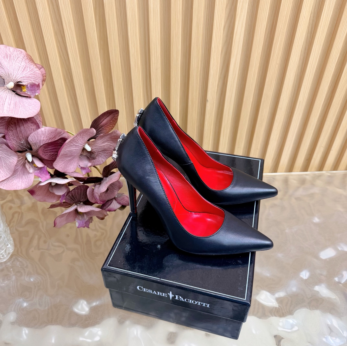 NO:748234,(10cm) If I must be burdened by high heels, then I want Cesare Paciotti 'The sharp knife that penetrates the heart' Cesare Paciotti dagger high heels, out-of-print high-heeled shoes with heavy investment in mold making, plate matching technology, full range of products will be released one after another. If I must be burdened by high heels, I hope it is Cesare Paciotti. Upper horsehair/cowhide/patent leather, lining cowhide, foot padding cowhide, heel height 10cm  Size 35-43 (order 40.41.42.43), high heels single shoes, high heels, cowhide19860909（10cm） 如果一定要受高跟鞋的累 那我就要Cesare Paciotti “插入心脏的利刃” Cesare Paciotti 匕首高跟鞋 绝版重金开模,对版工艺 全系列产品陆续发售 如果一定要受高跟鞋的罪  我希望是Cesare Paciotti 鞋面马毛/牛皮/漆皮 内里牛皮 垫脚牛皮 跟高10cm 码数35-43（40.41.42.43订）,高跟鞋单鞋,high heels,cowhide,Women's Shoes