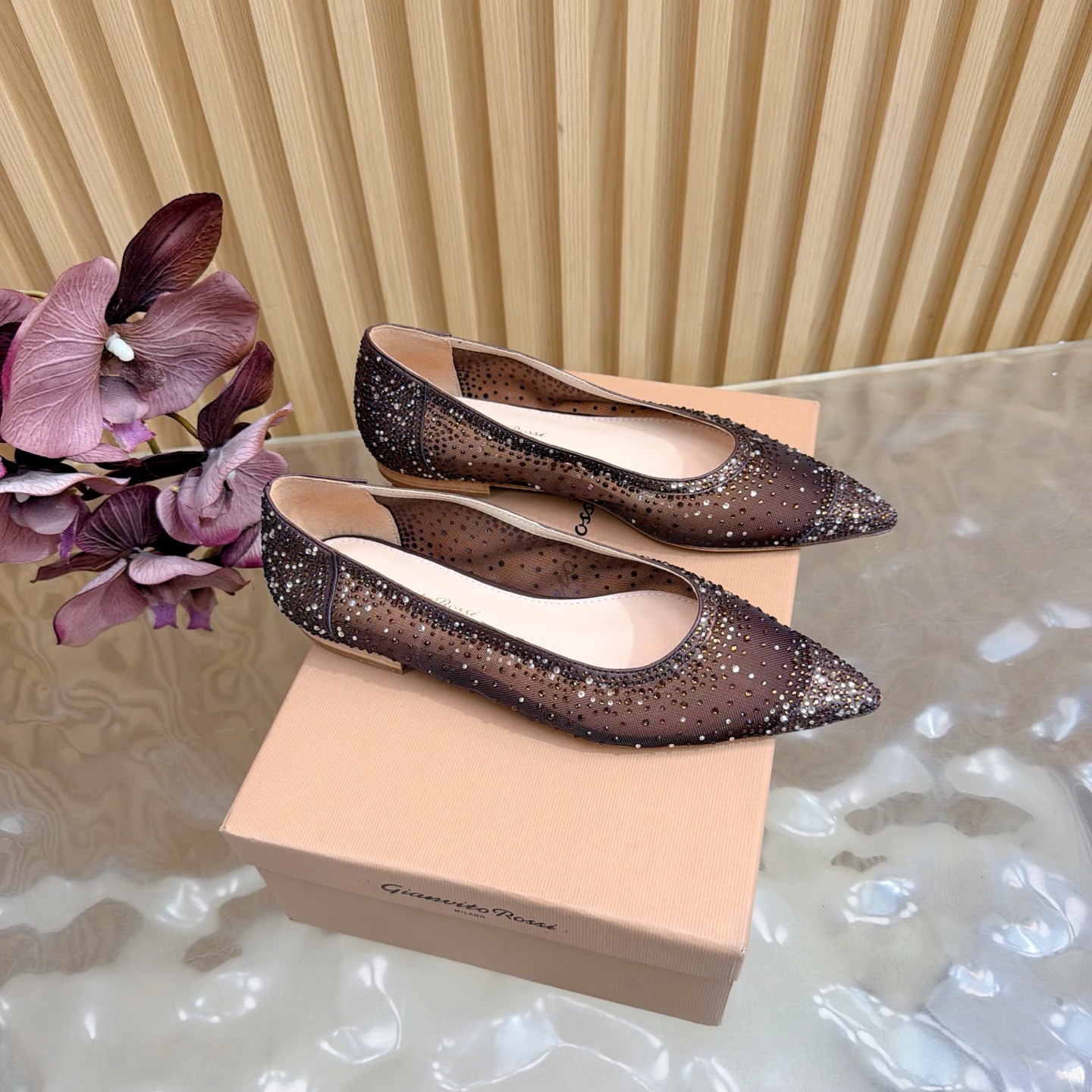 NO:748262,[Gianvit* Ross*] 2026 early spring counter synchronized new mesh hot diamond gradient diamond. It is a delicate yet elegant item worth buying this new year. ————————— Mesh diamond has modern and elegant elements, full of femininity, allowing you to show your fashionable personality in comfort. Silk hot diamond upper, sheepskin lining and foot pads, comfortable and versatile outsole, genuine leather sole  Size 35-42 (40, 41, 42 customized, non-refundable), high heels, single shoes, high heels, sheepskin, real silk19860909【Gianvit* Ross*】2026早春专柜同步新款网纱烫钻渐变钻 娇气又不失气质优雅的一款单品这个新春值得入手 ——————————— 网纱钻 元素现代优雅风格,女人味十足 让您在舒适中彰显时尚性格. 鞋面真丝烫钻 内里羊皮内里及垫脚 舒适百搭 大底真皮底 码数35-42（40、41、42定制不退换）,高跟鞋单鞋,high heels,sheepskin,real silk,Women's Shoes