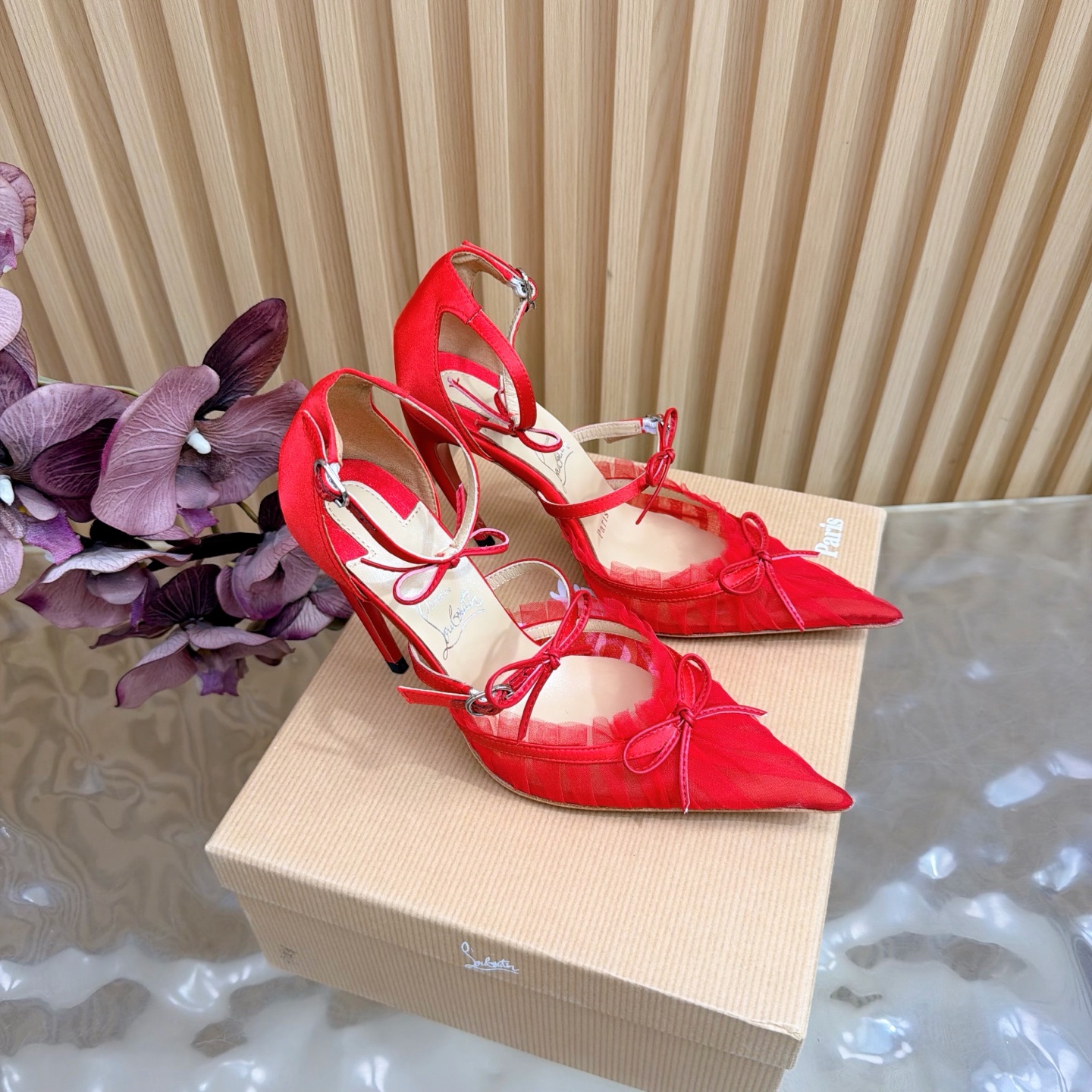 NO:749797,Christian Louboutin | 2026s original CL new show high heels ~ Fashion catwalk red-soled sandals ———————————— New red-soled metal and fiery rose high-heeled shoes There is nothing to say, they are completely beautiful and crazy #fatal temptation. Upper: Beautiful new style, with roses on the toes, sewn from petals to flowers, and inlaid with crystals, all hand-stitched. Exquisite and attractive uppers. Material: silk, lining sheepskin. Outsole, original imported top-quality leather outsole  Size35–42 (35.40.41.42) Customized, non-refundable, heel height 15cm, high heels sandals, christian louboutin, sandals, high heels, sheepskin, real silk, Leather soles19860909Christian Louboutin | 2026s原版CL全新秀款高跟鞋～ 时装走秀红底凉鞋 ———————————— 新款红底金属跟火红玫瑰高跟鞋 没什么好说的就是一整个美疯#致命的诱惑 鞋面:绝美的新款,盛放足尖上的玫瑰,从花瓣缝制为花朵,在到水晶的镶嵌均全部纯手工缝制 上脚精致逼人 材质真丝 内里羊皮里 大底原版进口顶级真皮大底 Size35–42（35.40.41.42）订做不退换 跟高15cm,高跟鞋凉鞋,christian louboutin,sandals,high heels,sheepskin,real silk,Leather soles,Women's Shoes