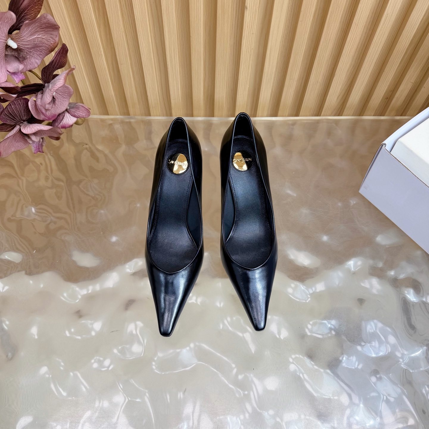 Женские мюли с острым носом на тонком каблуке Saint Laurent
