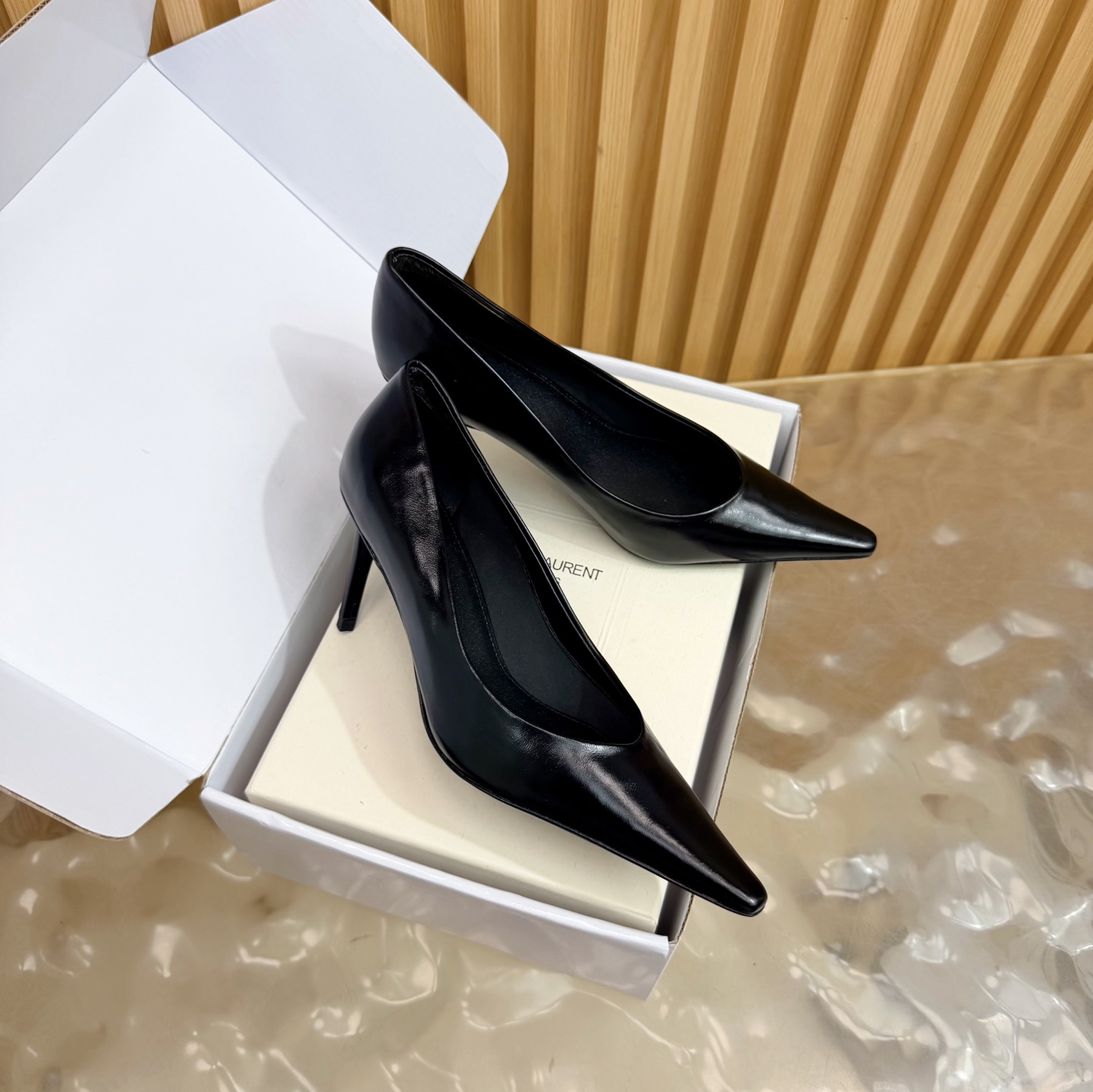 Женские мюли с острым носом на тонком каблуке Saint Laurent