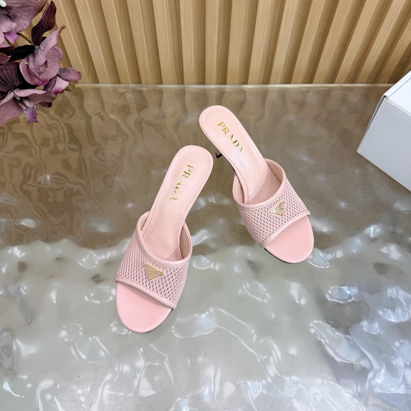 Prada Style Leather Women's Shoes style reference detail image 5 from source 784764
