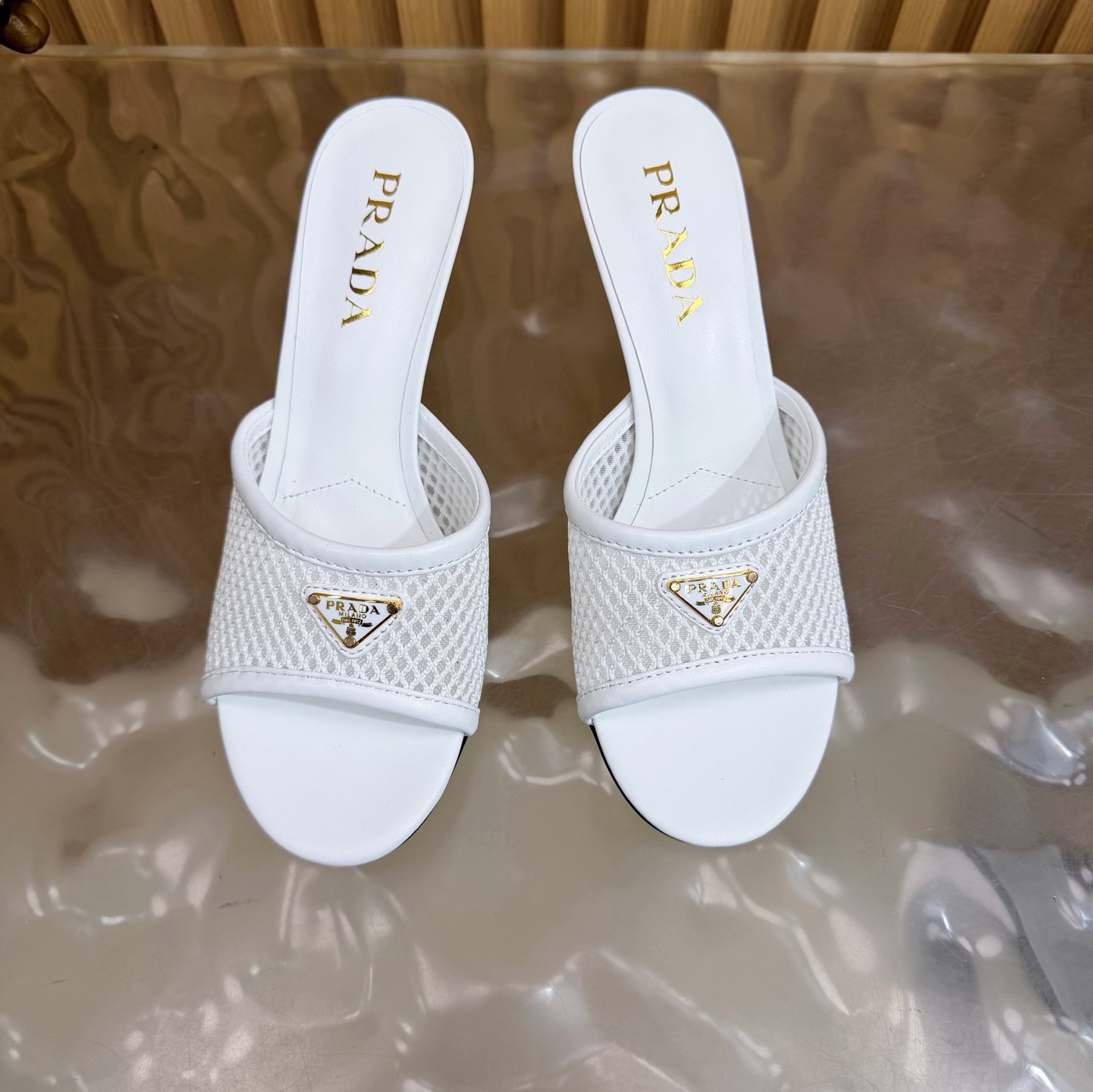 Prada Style Leather Women's Shoes style reference detail image 5 from source 784765