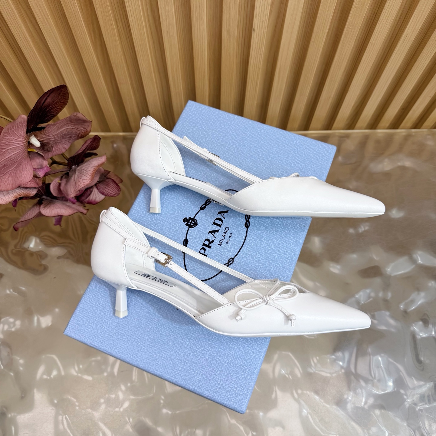 Prada Style Leather Women's Shoes style reference detail image 3 from source 784767