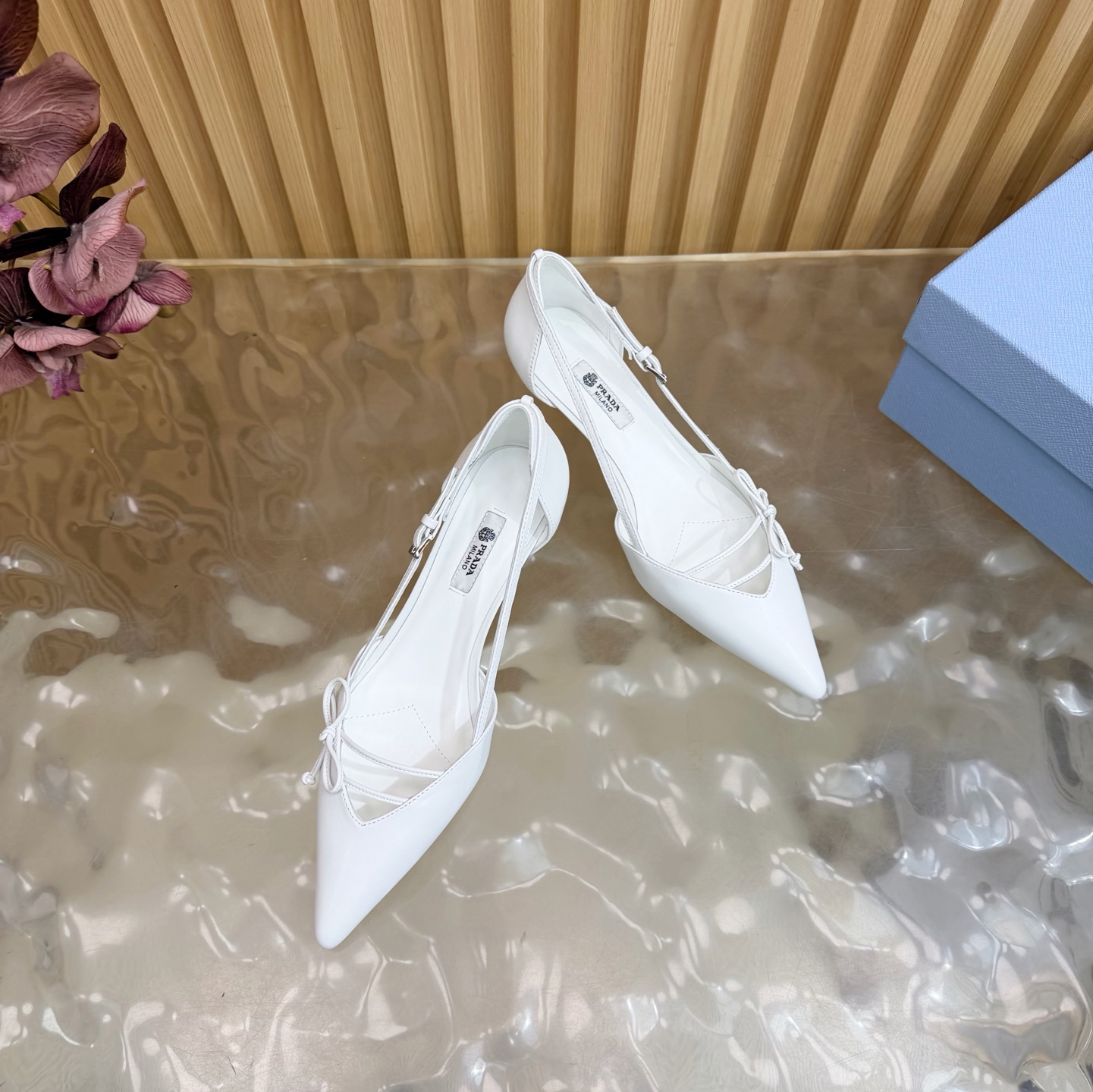 Prada Style Leather Women's Shoes style reference detail image 6 from source 784767