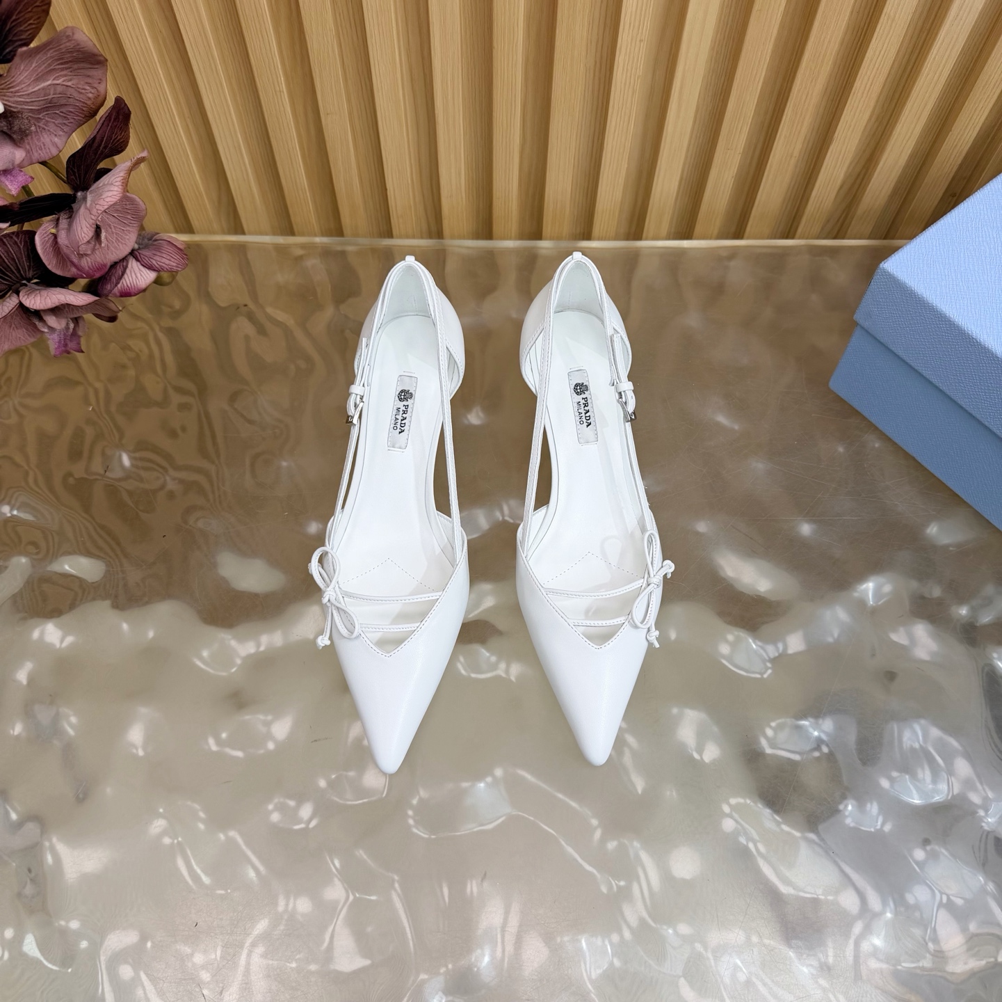Prada Style Leather Women's Shoes style reference detail image 4 from source 784767