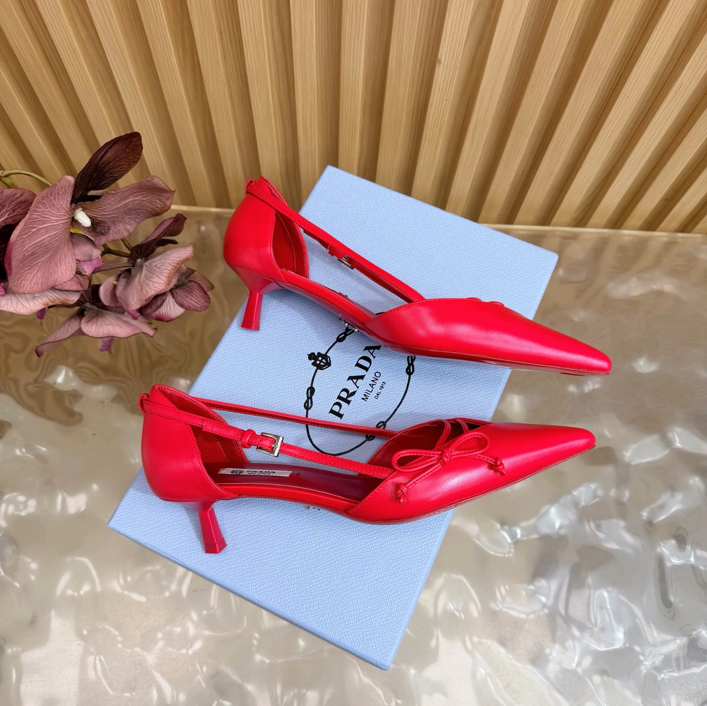 Prada Style Leather Women's Shoes style reference detail image 3 from source 784768