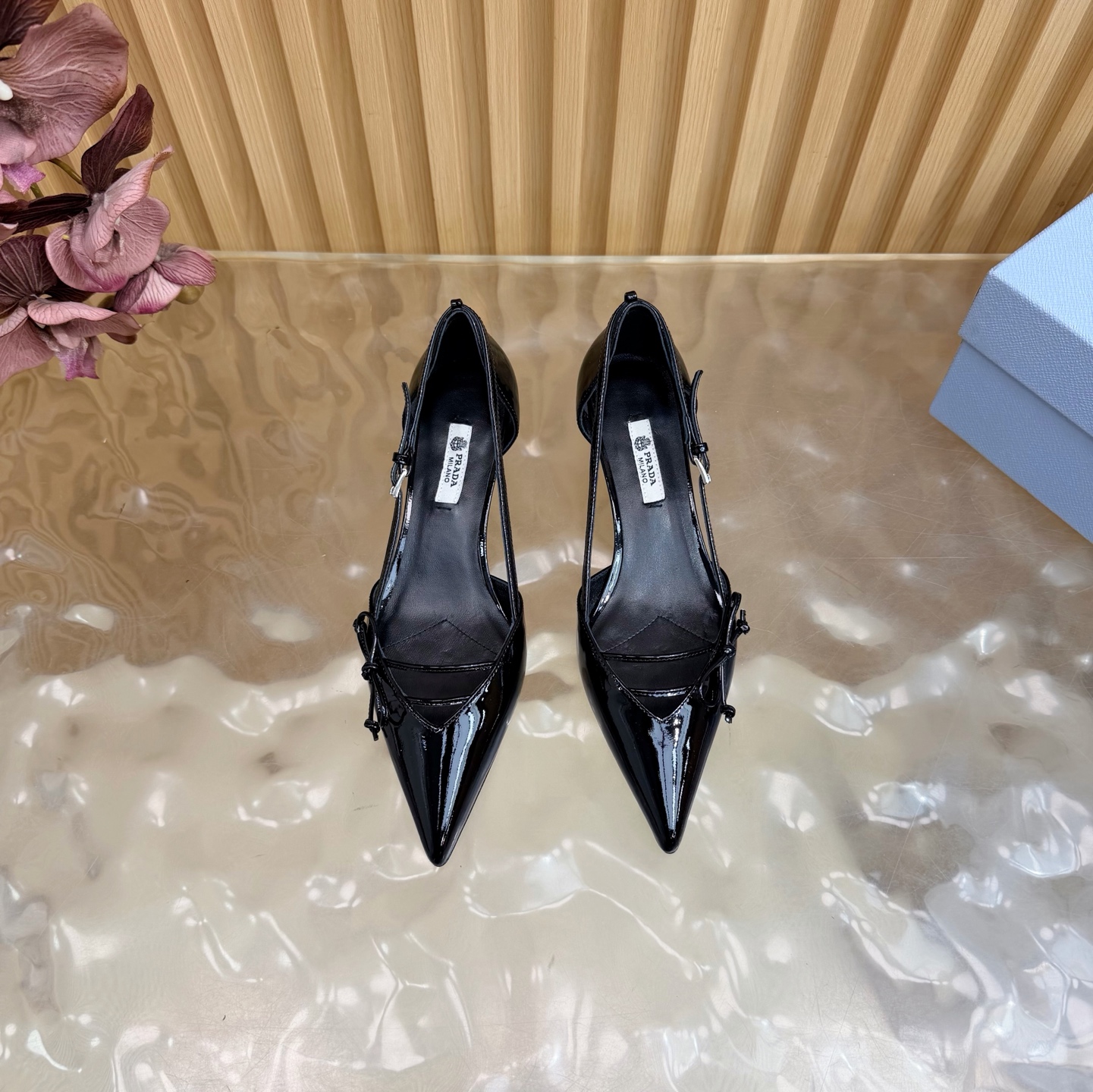 Prada Style Leather Women's Shoes style reference detail image 4 from source 784769