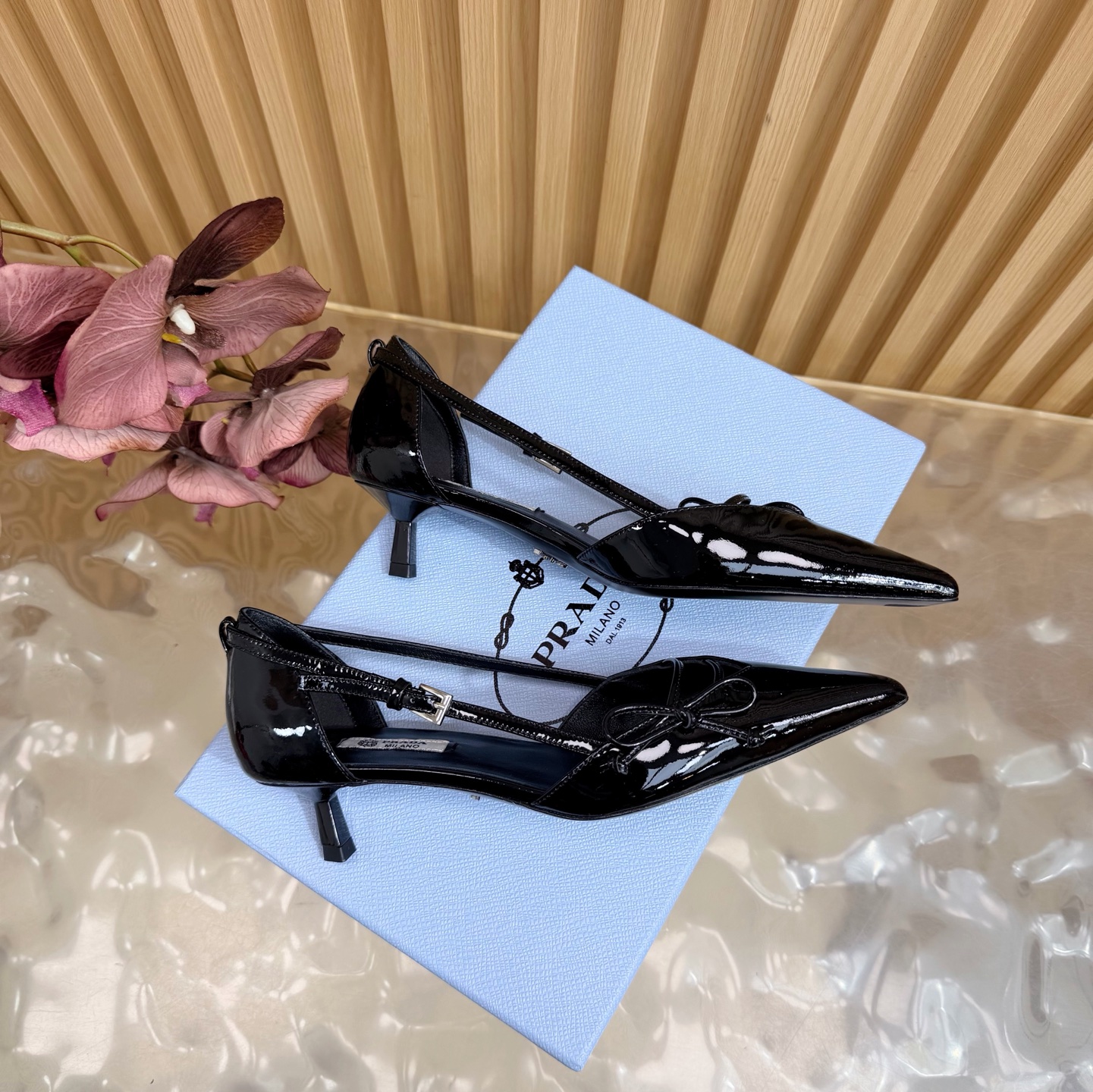 Prada Style Leather Women's Shoes style reference detail image 3 from source 784769