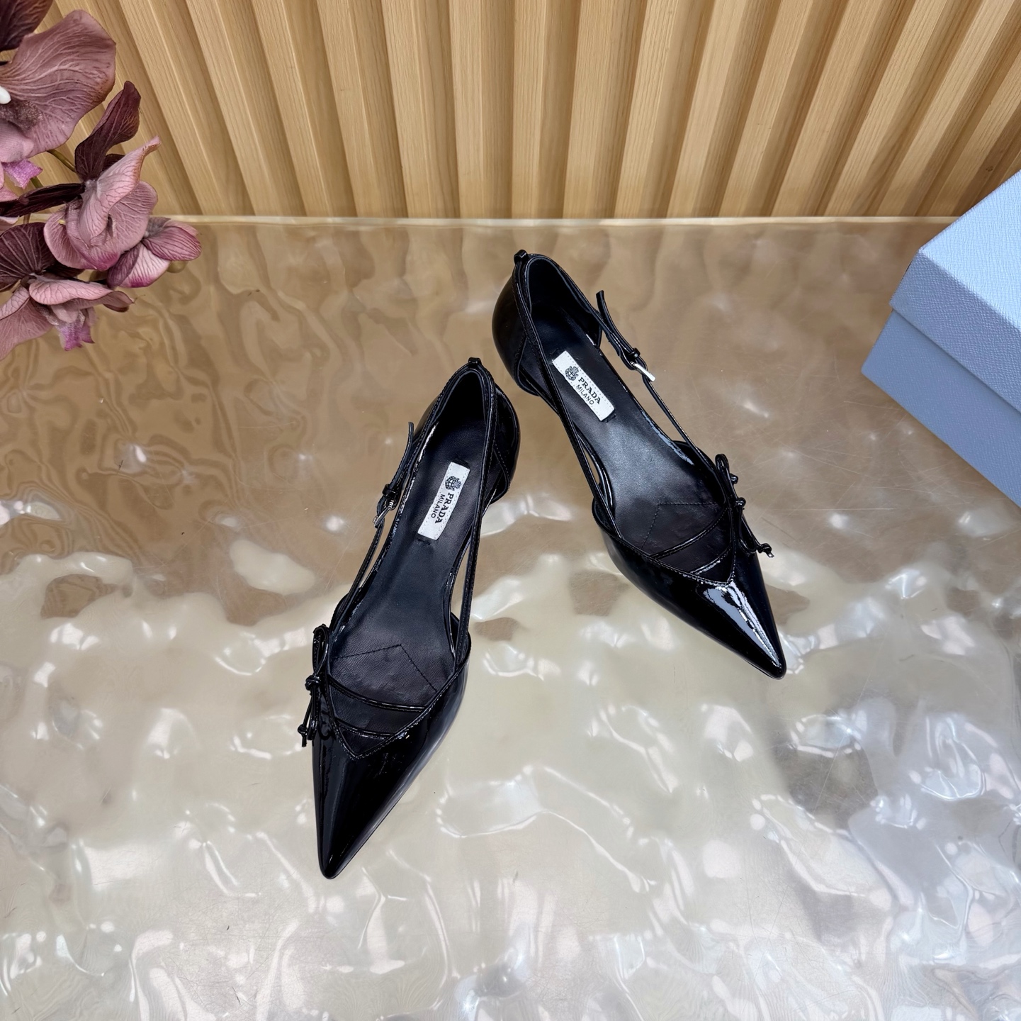 Prada Style Leather Women's Shoes style reference detail image 6 from source 784769