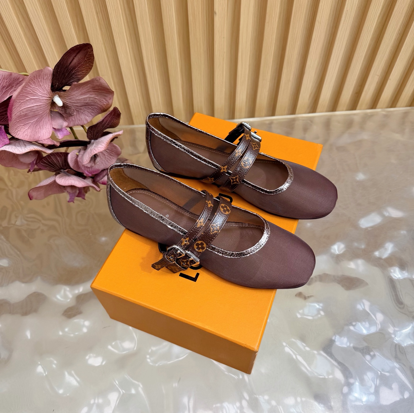 NO:780912,LV | Louis Vuitton 26 2026 early spring new products. The top version counter features the latest Mary Jane shoes/slippers/cat heel slippers. Hard goods are new. —————————— Original mesh upper. Imported goat leather lining. Original rubber outsole (feeling super comfortable). High heel flat shoe size: 35-41 (40, 41 customization is not returnable), ballet shoes, louis vuitton, louis  vuitton,mary jane,slippers,sheepskin19860909LV | 路易威登 26 2026早春新品 顶级版本专柜主打最新款 玛丽珍单鞋/拖鞋/猫跟拖鞋 硬货上新 ———————————— 鞋面原版网纱 内里进口山羊皮里 大底原版橡胶底（脚感超级舒服） 跟高平底 鞋码: 35-41（40、41定制不退换）,芭蕾舞鞋,louis vuitton,louis vuitton,mary jane,slippers,sheepskin,Women's Shoes