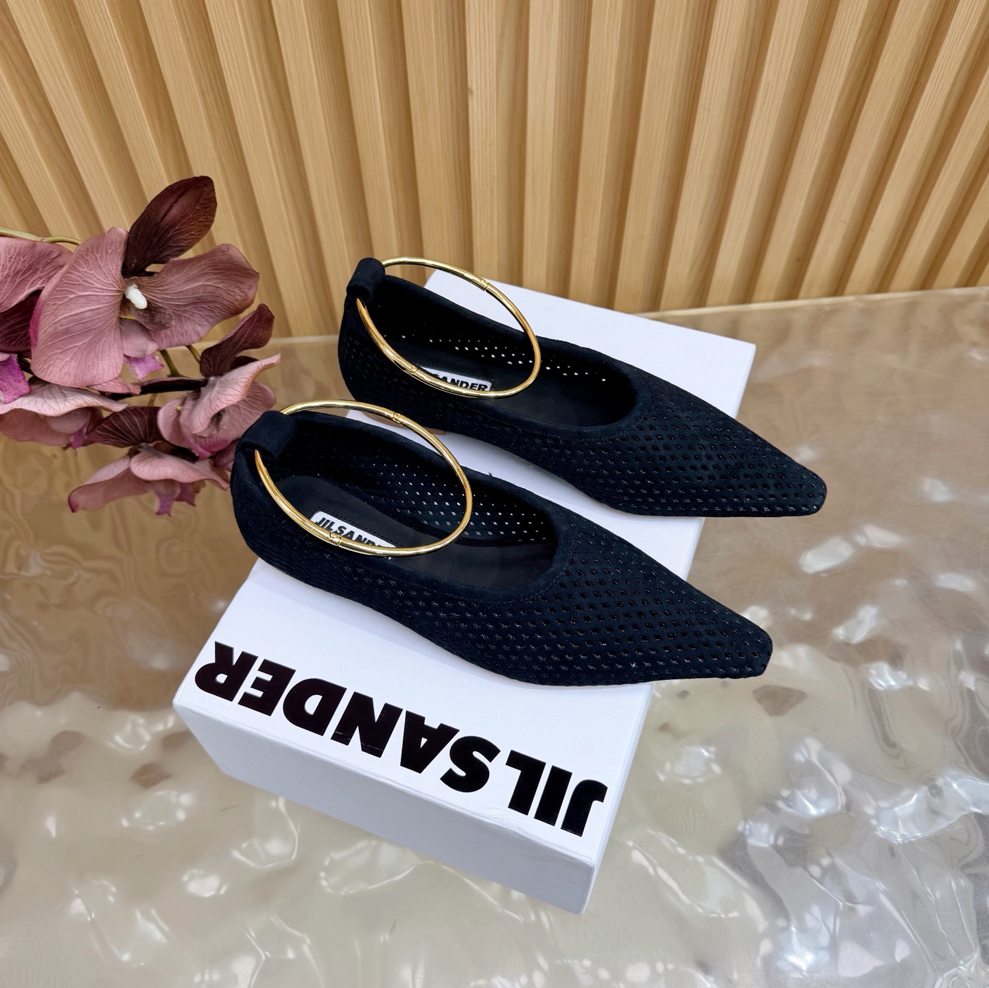 NO:787036,JILSANDER's personalized trendy new products, genuine purchase and development, perfect reproduction one to one method, classic line design, a versatile summer item, loved by Internet celebrity bloggers and ladies, various praises on social platforms, extremely popular, high texture, breathable and super comfortable. The upper is imported mixed sheepskin/sheep skin, the lining is sheepskin, the outsole is genuine leather, the size is 35-41 (customized for 40 and 41), sandals, single shoes, jil  sander,sandals,sheepskin,sheep,Leather soles19860909JILSANDER个性潮流新品、正品购入开发、完美复刻一比一做法、经典的线条设计、炒鸡百搭的一款夏季单品, 网红博主小姐姐们的挚爱,社交平台的各种夸赞,人气超高质感透气超级舒适 鞋面进口混种羊皮/羊京 内里羊皮 大底真皮大底 码数35-41（40、41定制）,凉鞋单鞋,jil sander,sandals,sheepskin,sheep,Leather soles,Women's Shoes