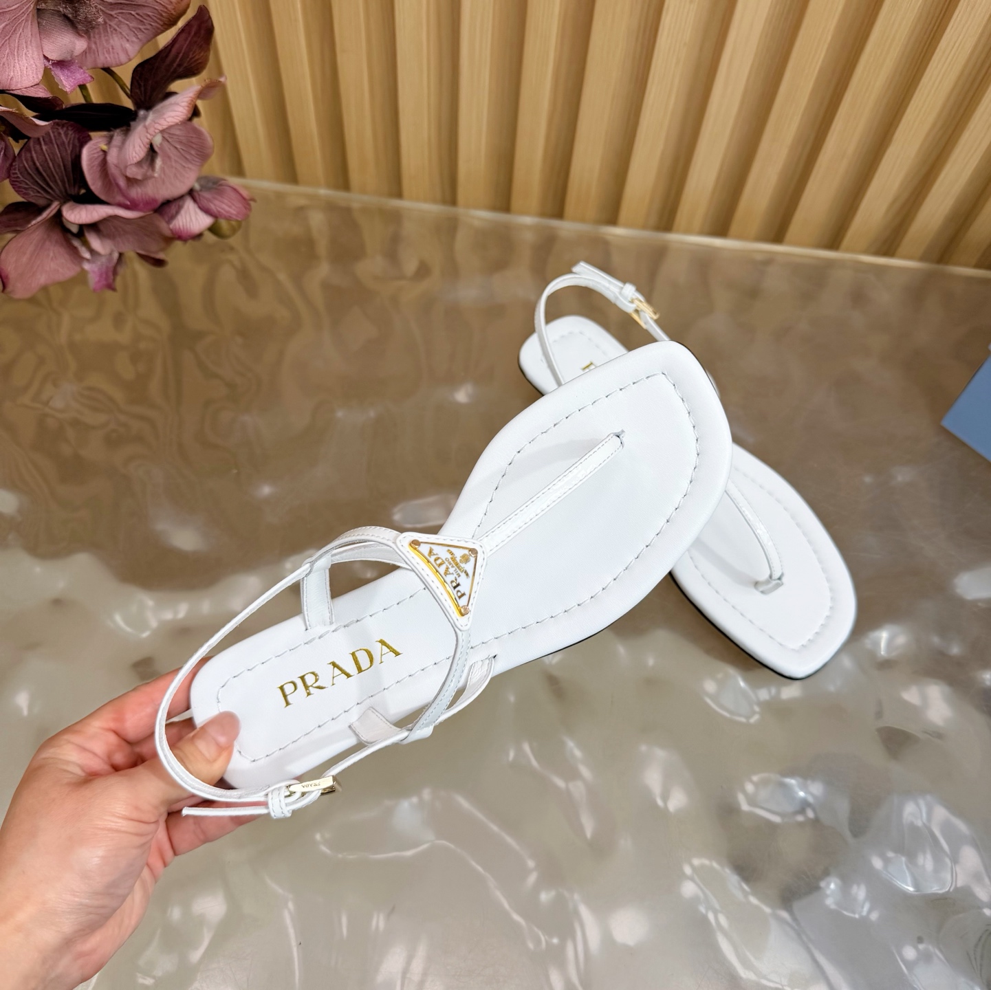 Prada Style Leather Women's Shoes style reference detail image 6 from source 784770