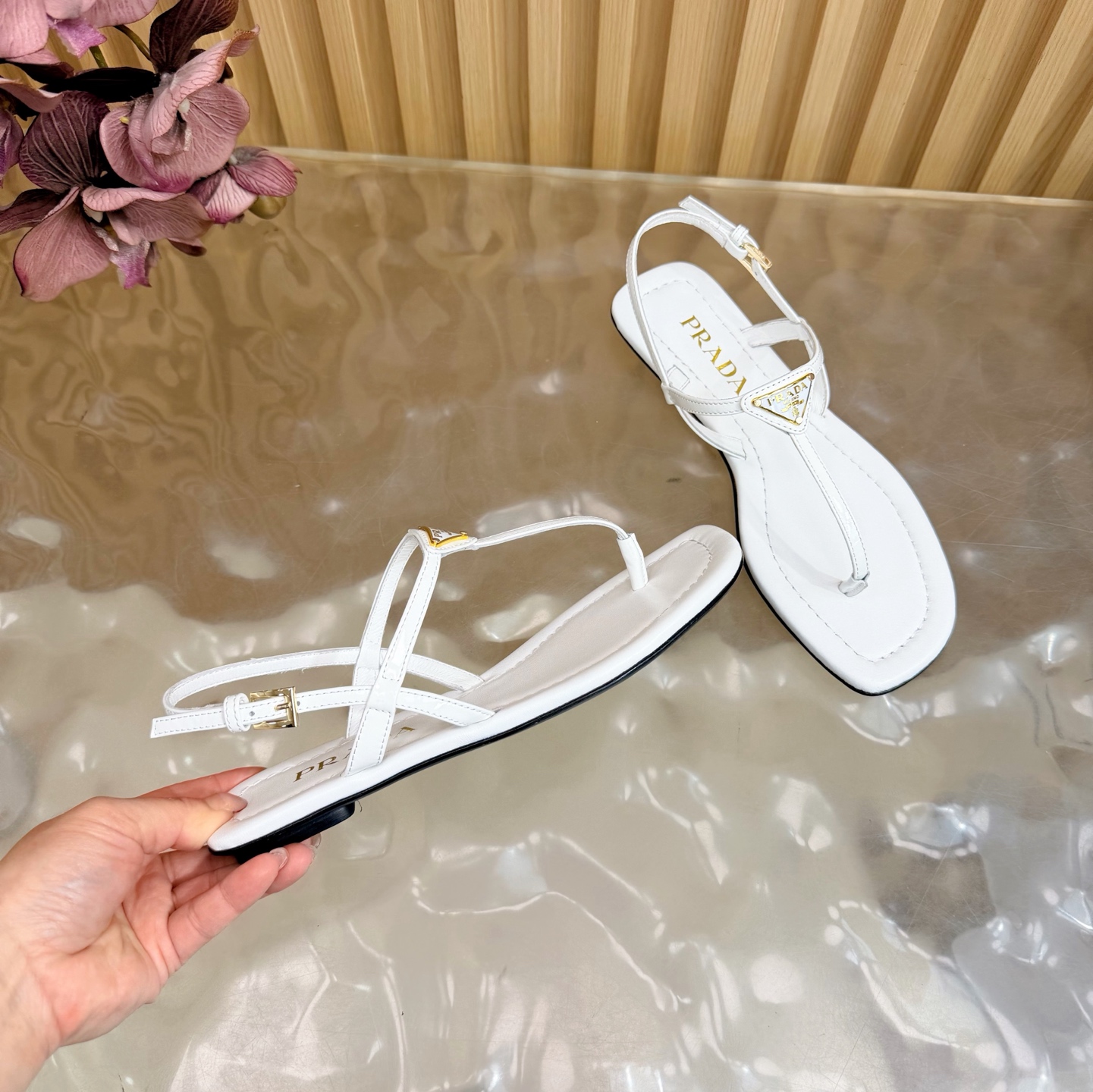 Prada Style Leather Women's Shoes style reference detail image 9 from source 784770