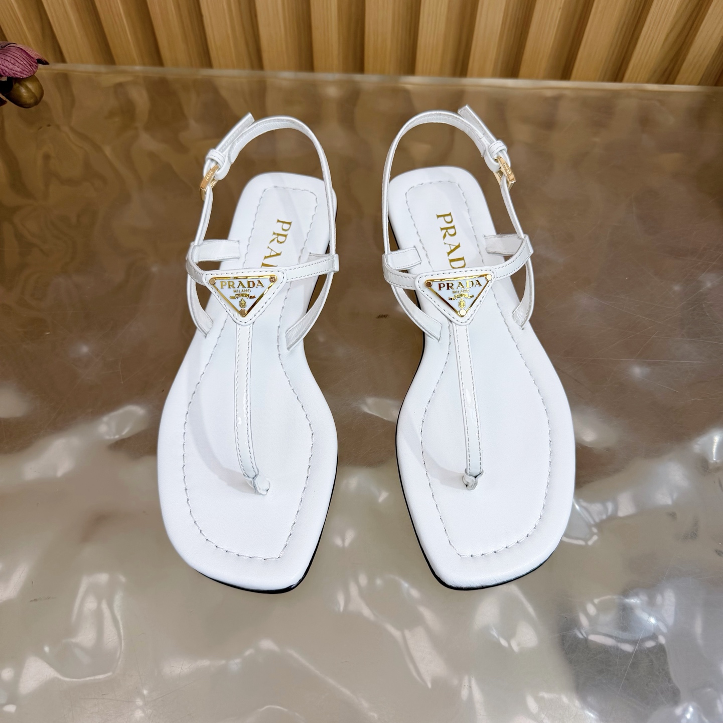 Prada Style Leather Women's Shoes style reference detail image 4 from source 784770