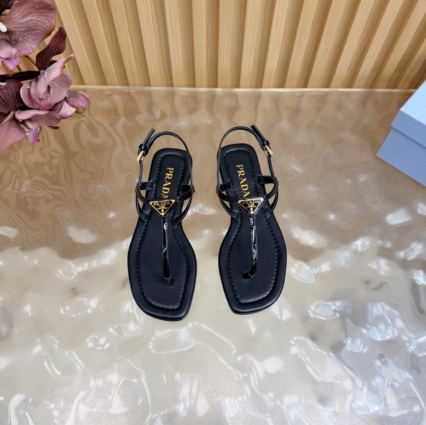 Prada Style Leather Women's Shoes style reference detail image 3 from source 784771
