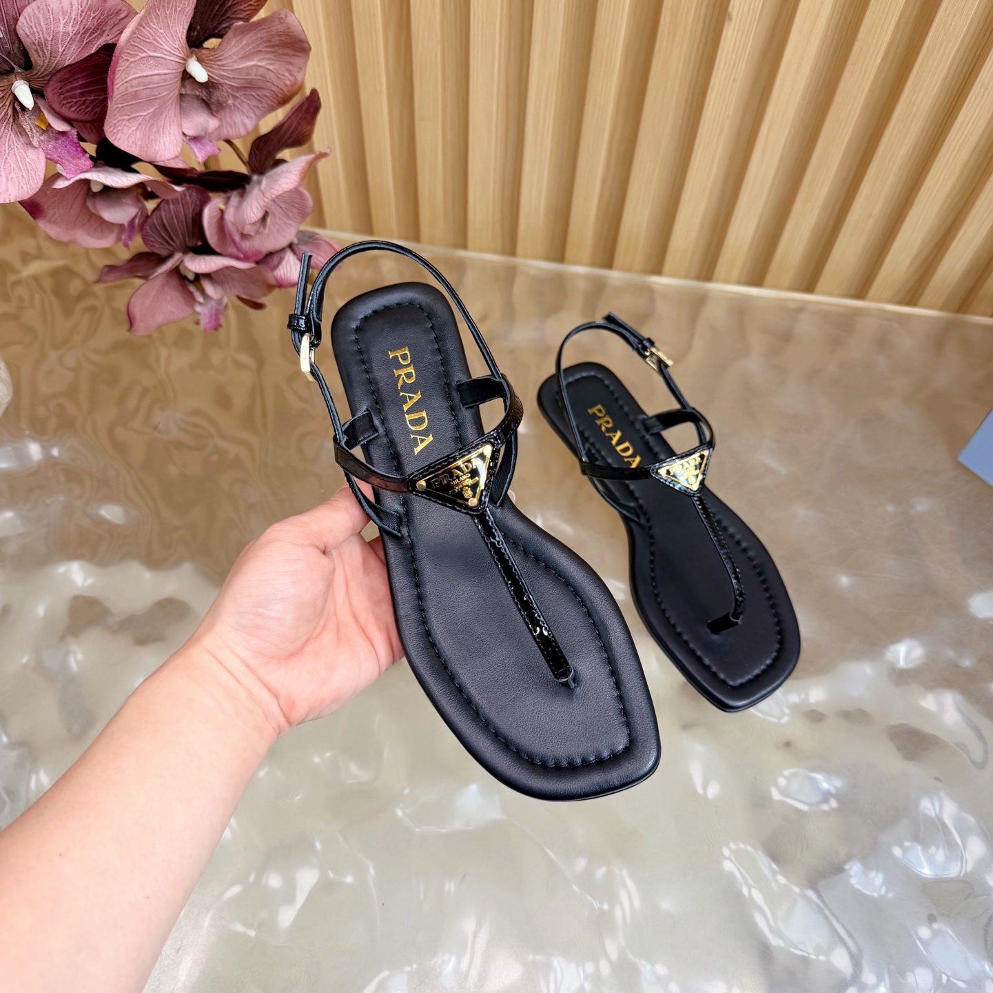 Prada Style Leather Women's Shoes style reference detail image 8 from source 784771
