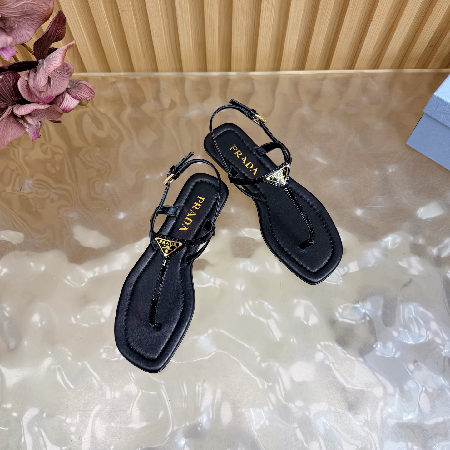Prada Style Leather Women's Shoes style reference detail image 5 from source 784771