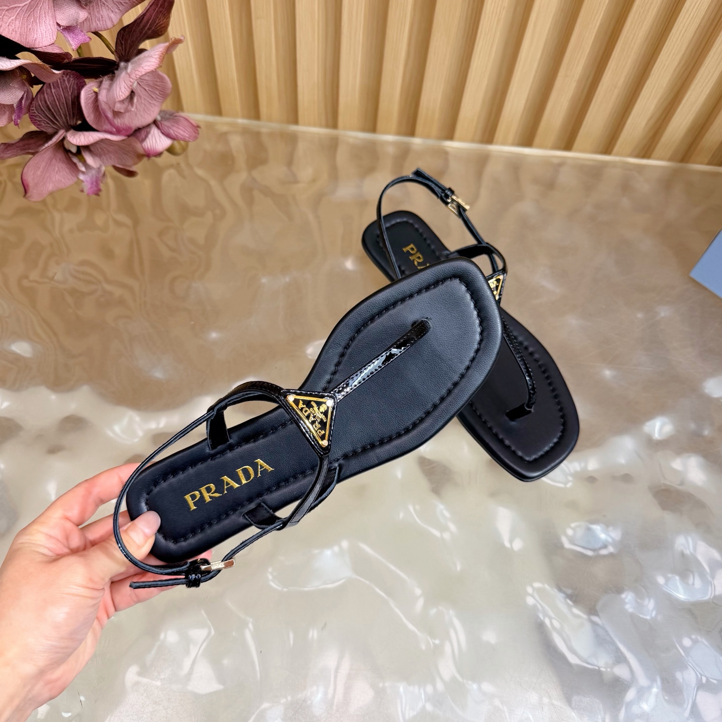 Prada Style Leather Women's Shoes style reference detail image 6 from source 784771
