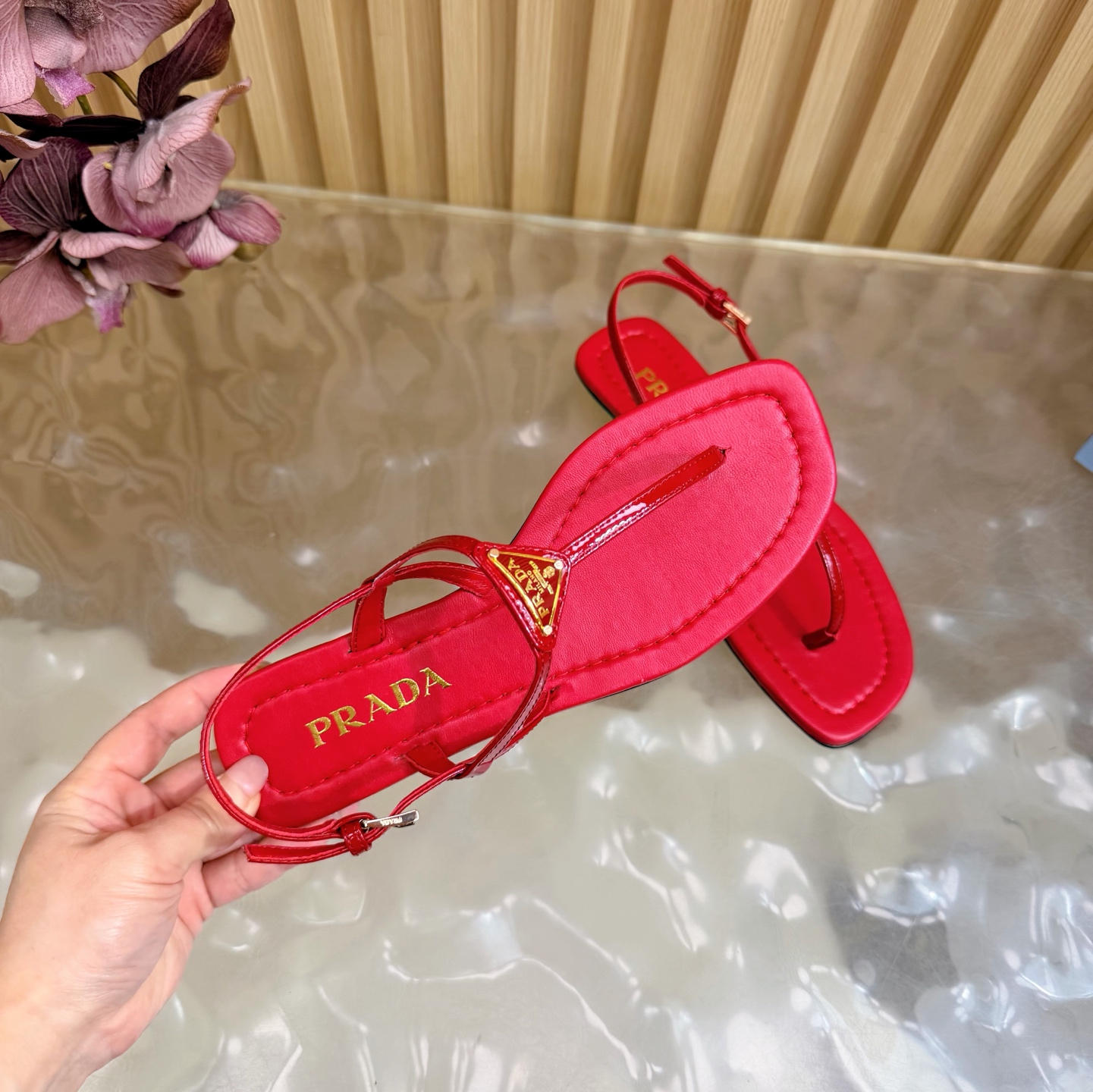 Prada Style Leather Women's Shoes style reference detail image 8 from source 784772