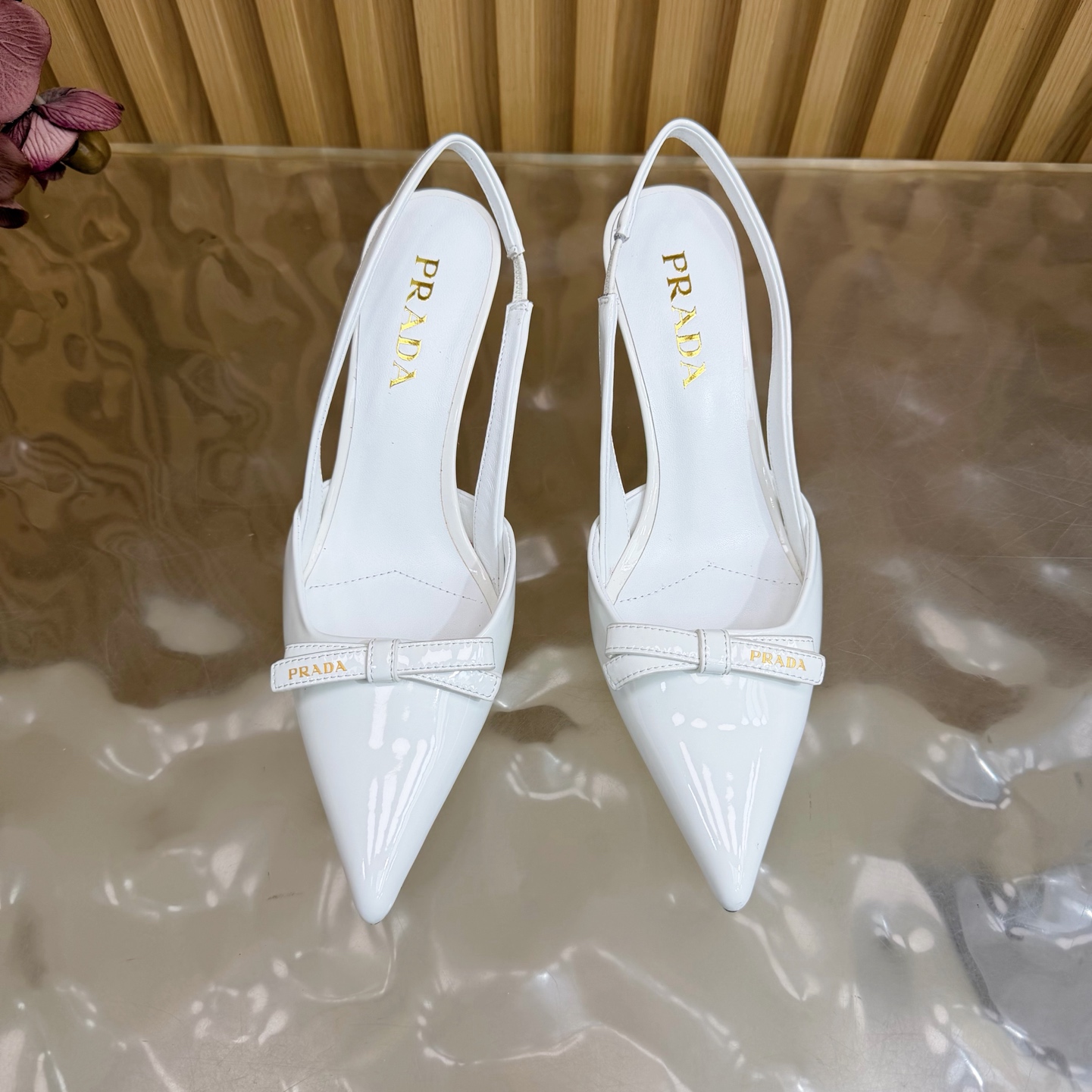 Prada Style Leather Women's Shoes style reference detail image 5 from source 784773